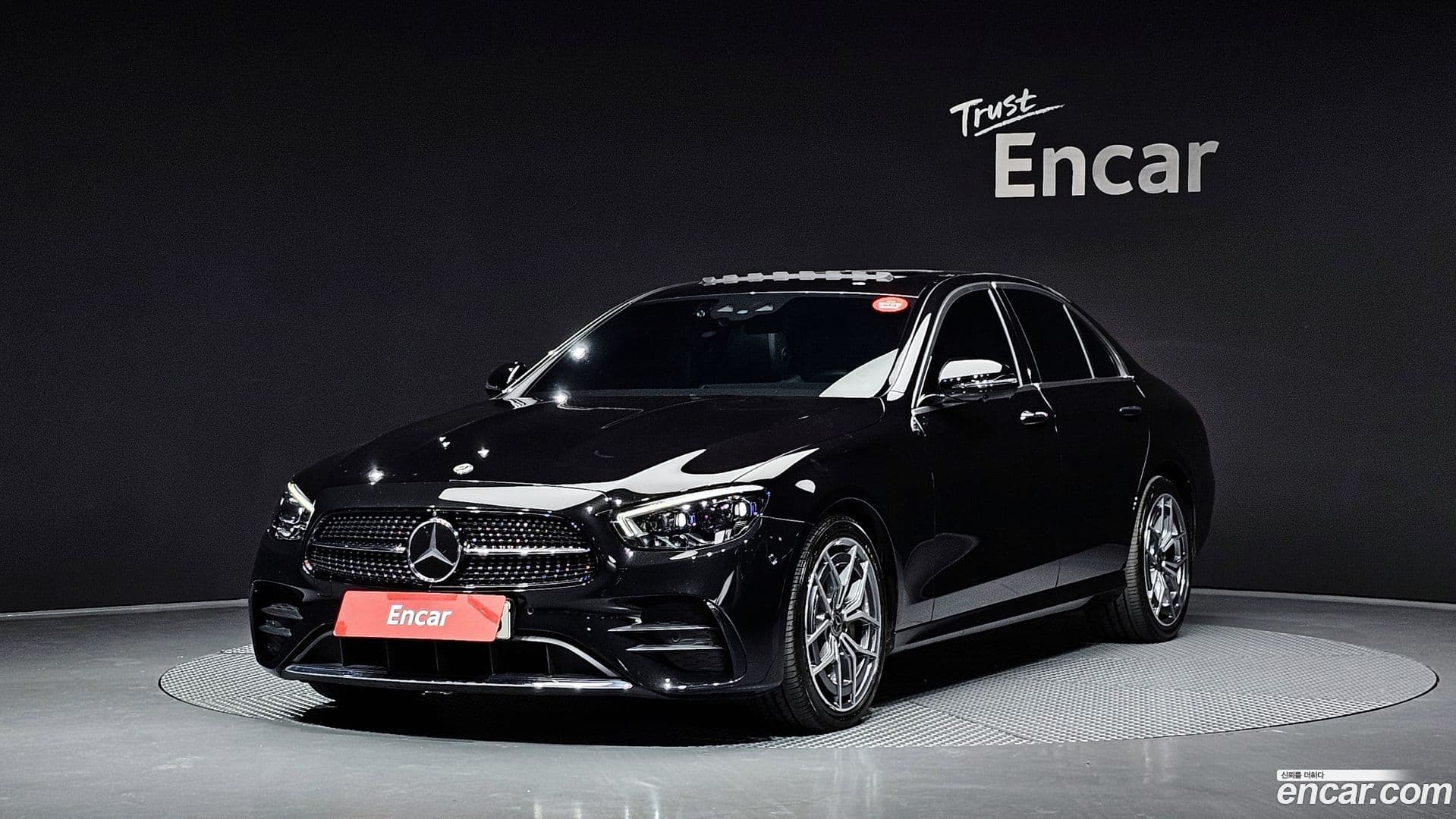 Main__Slider__Photo:E-Class Mercedes-Benz 2021.0-0