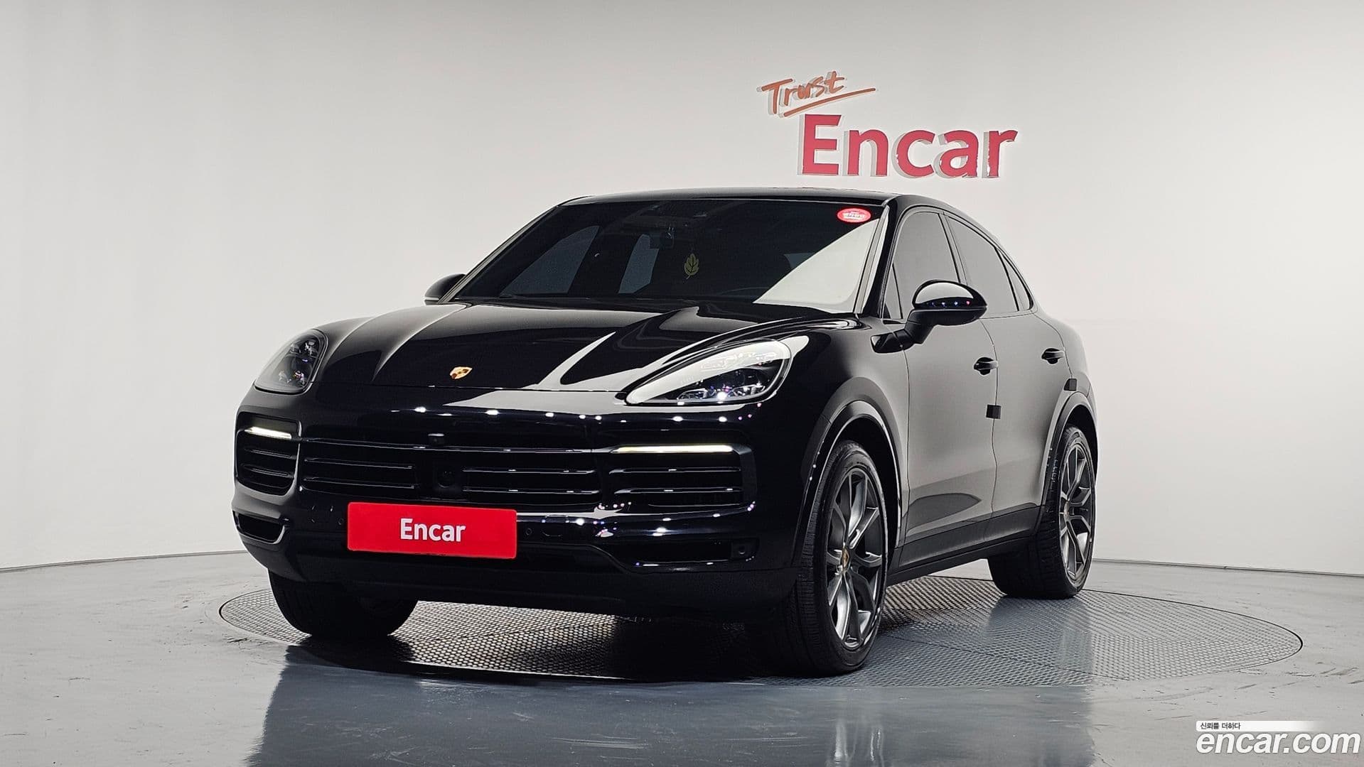 Main__Slider__Photo:Cayenne Porsche 2021.3-0