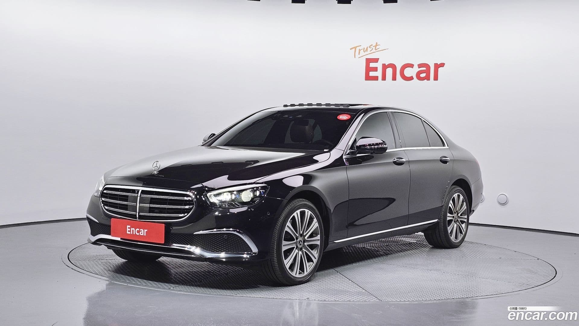 Main__Slider__Photo:E-Class Mercedes-Benz 2022.11-0