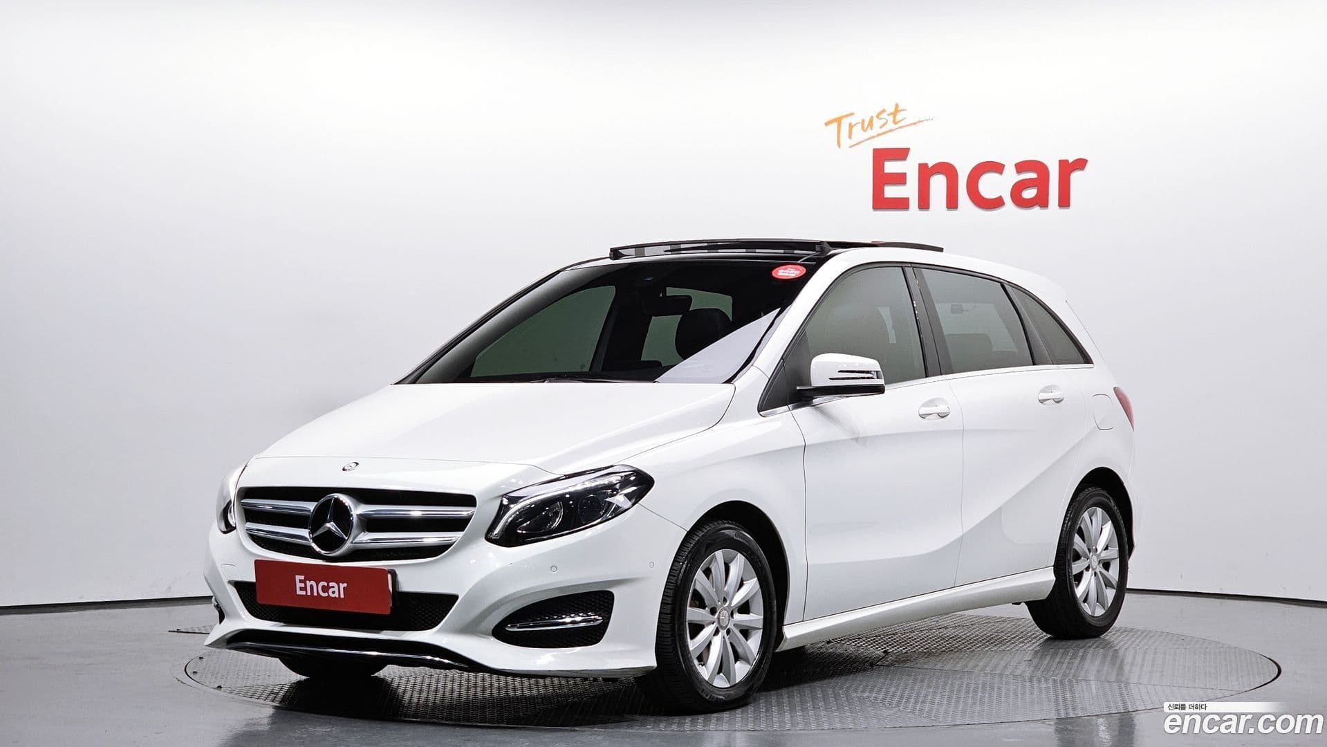 Main__Slider__Photo:B-Class Mercedes-Benz 2016.4-0
