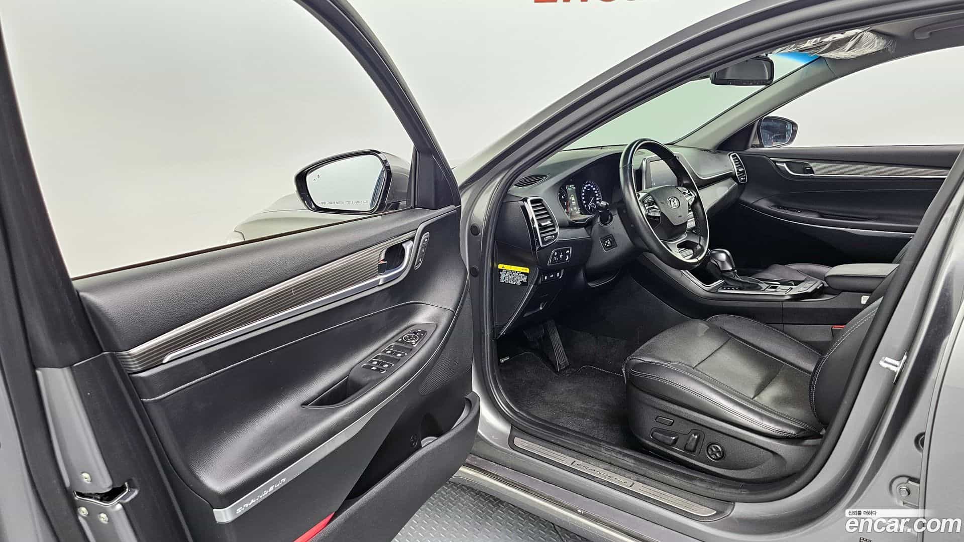 Grandeur Hyundai 2018.2-INNER-010