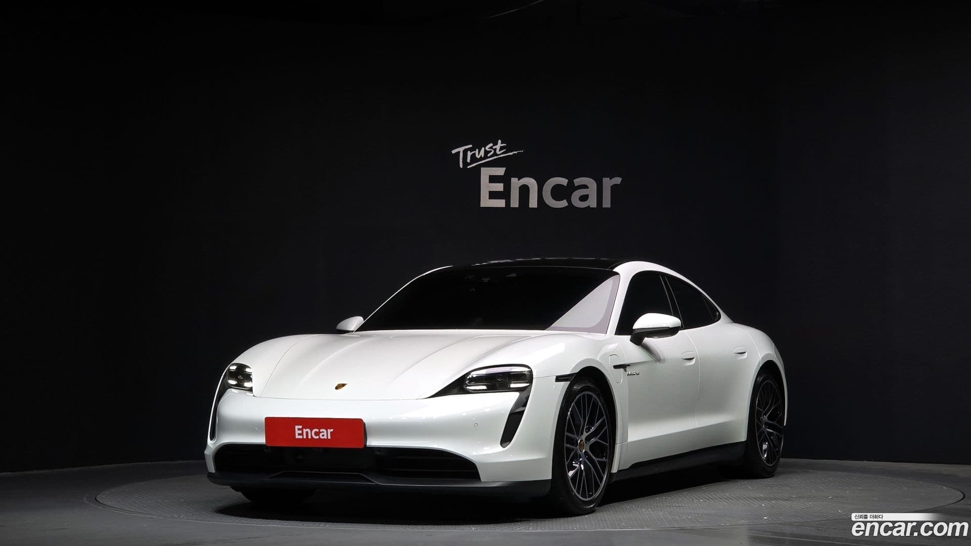 Main__Slider__Photo:Taycan Porsche 2022.5-0