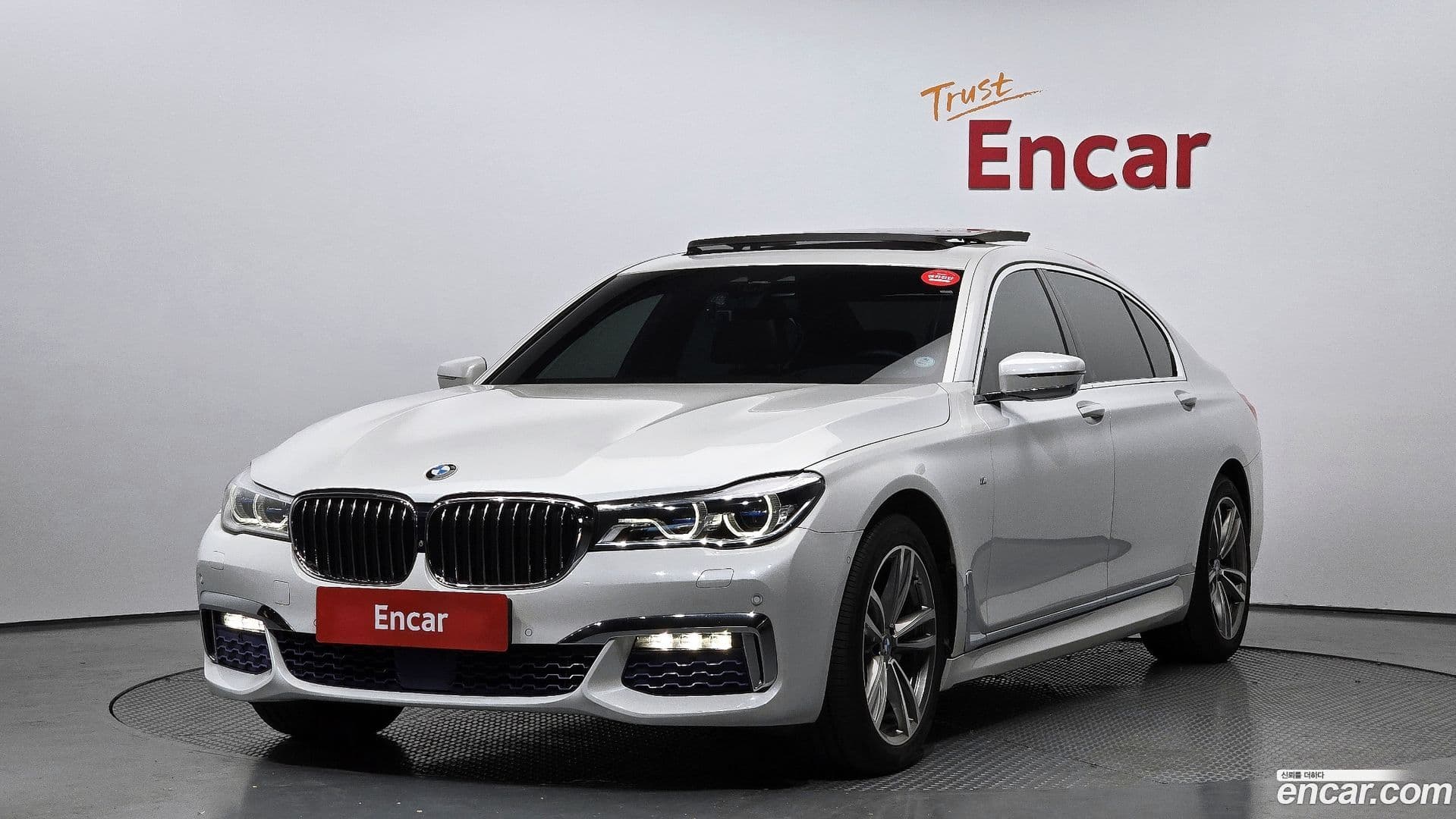 Main__Slider__Photo:7-Series BMW 2017.1-0