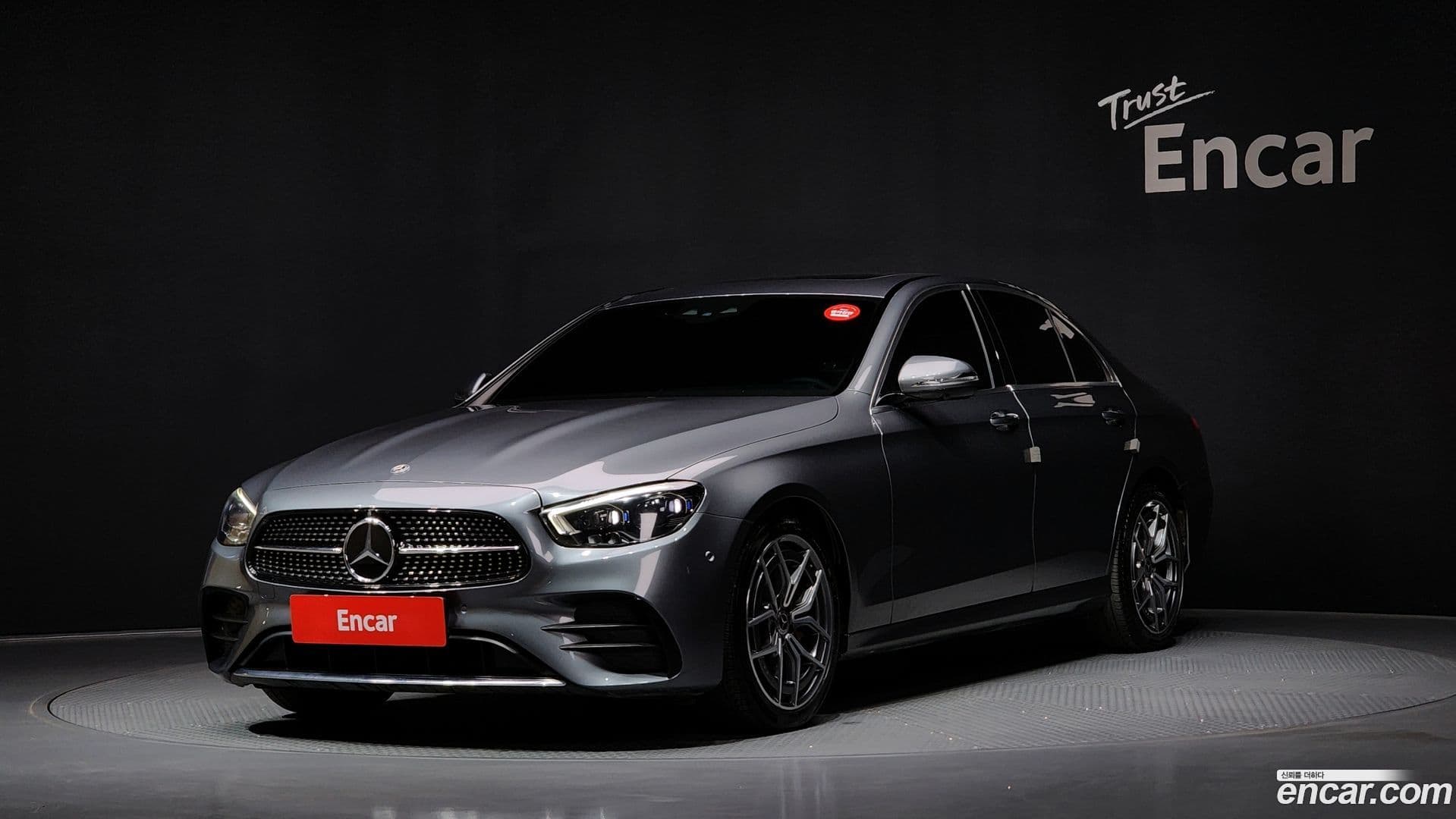 Main__Slider__Photo:E-Class Mercedes-Benz 2021.8-0