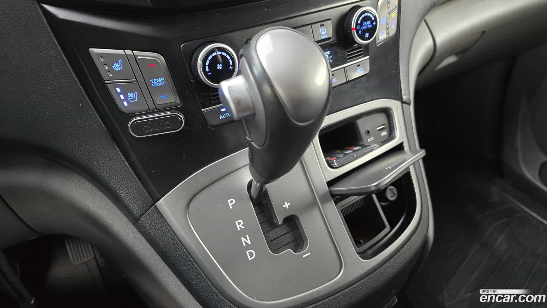 Starex Hyundai 2016.0-INNER-009
