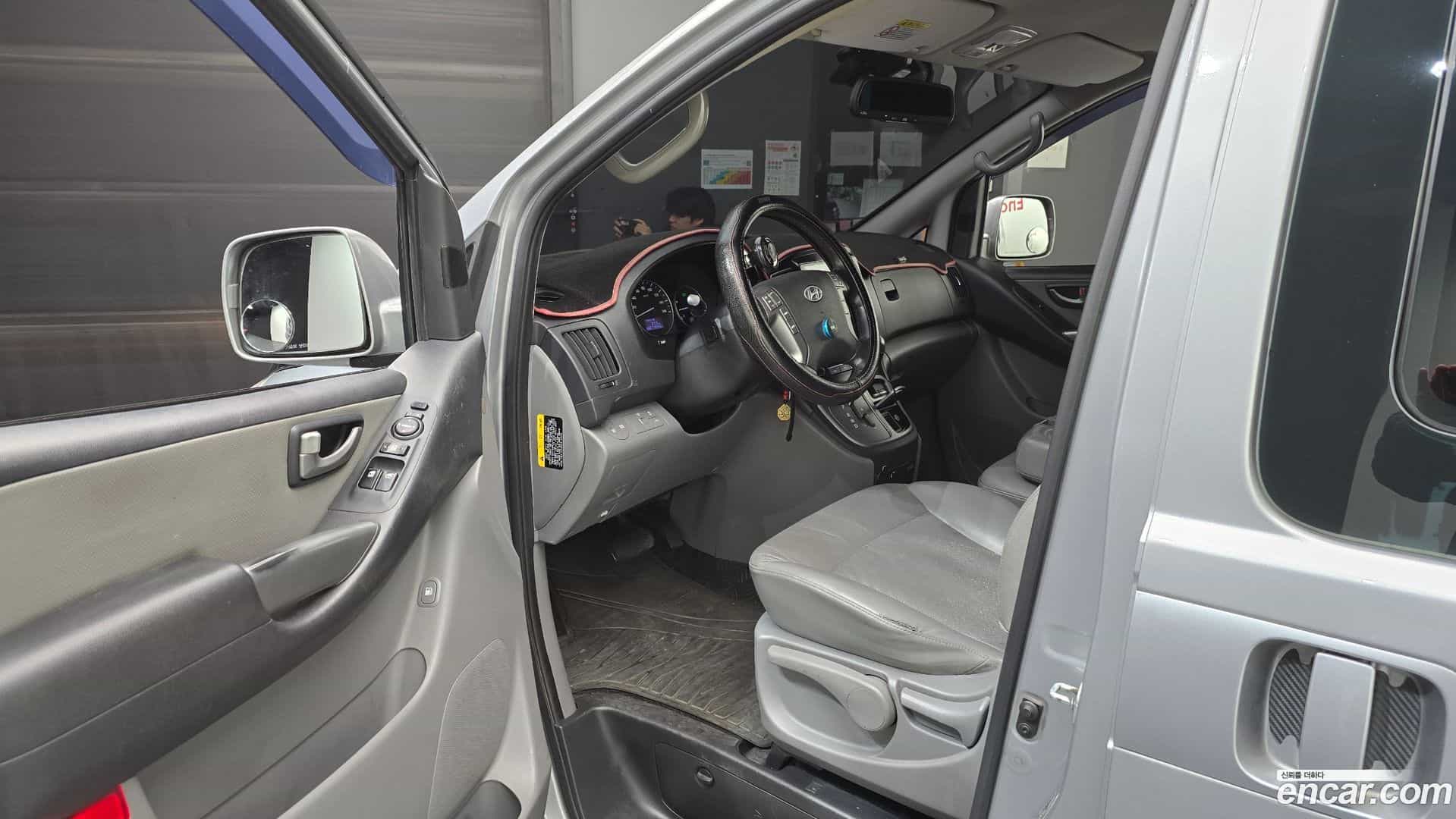 Starex Hyundai 2016.0-INNER-010