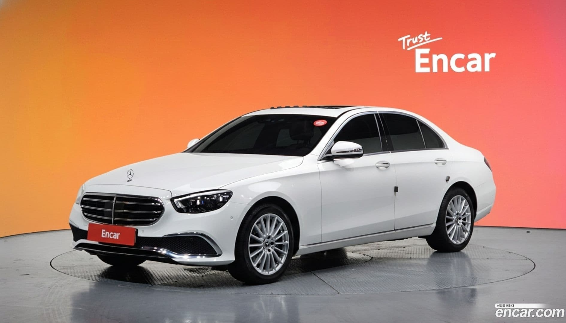 Main__Slider__Photo:E-Class Mercedes-Benz 2020.11-0