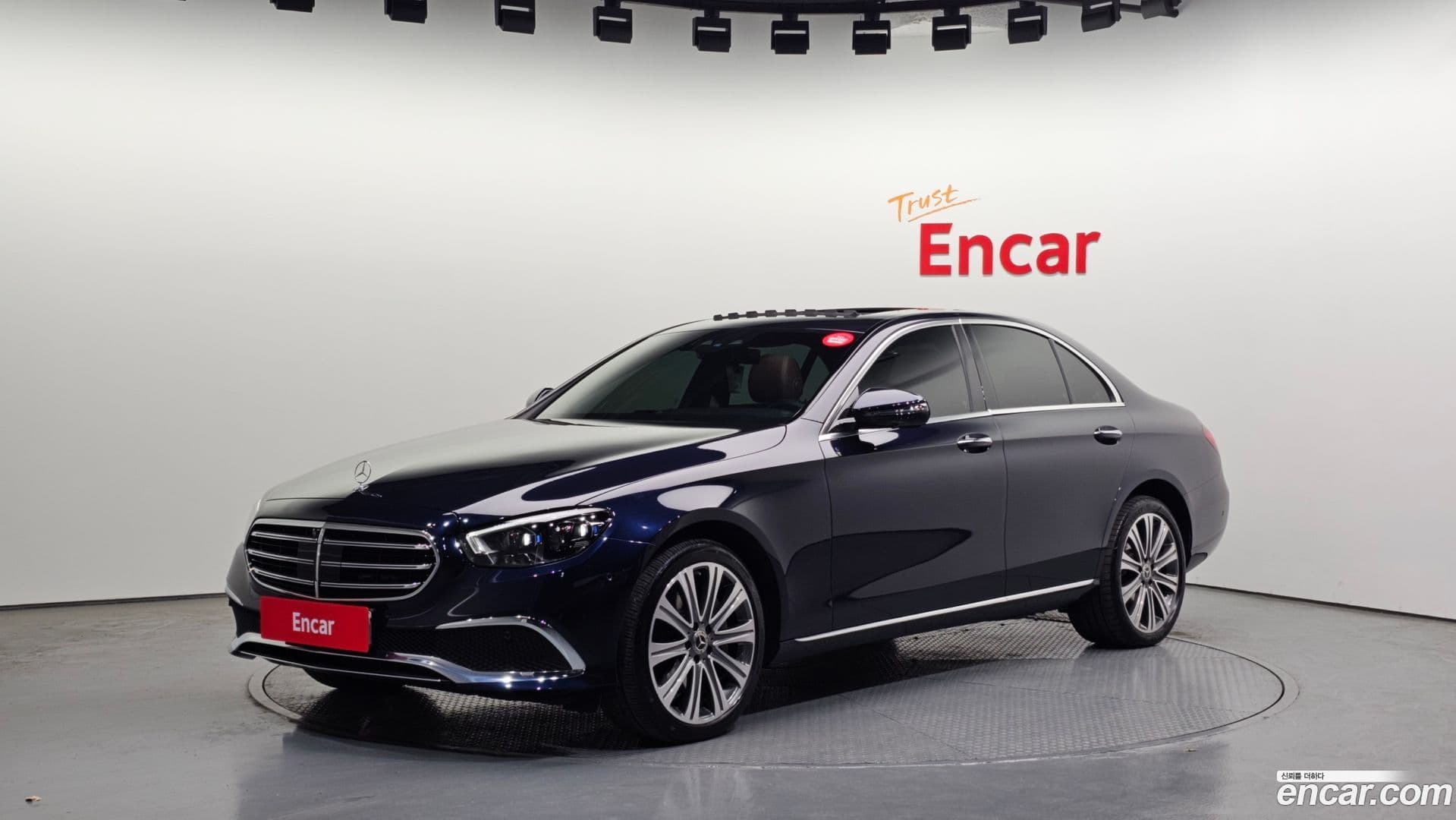 Main__Slider__Photo:E-Class Mercedes-Benz 2022.11-0
