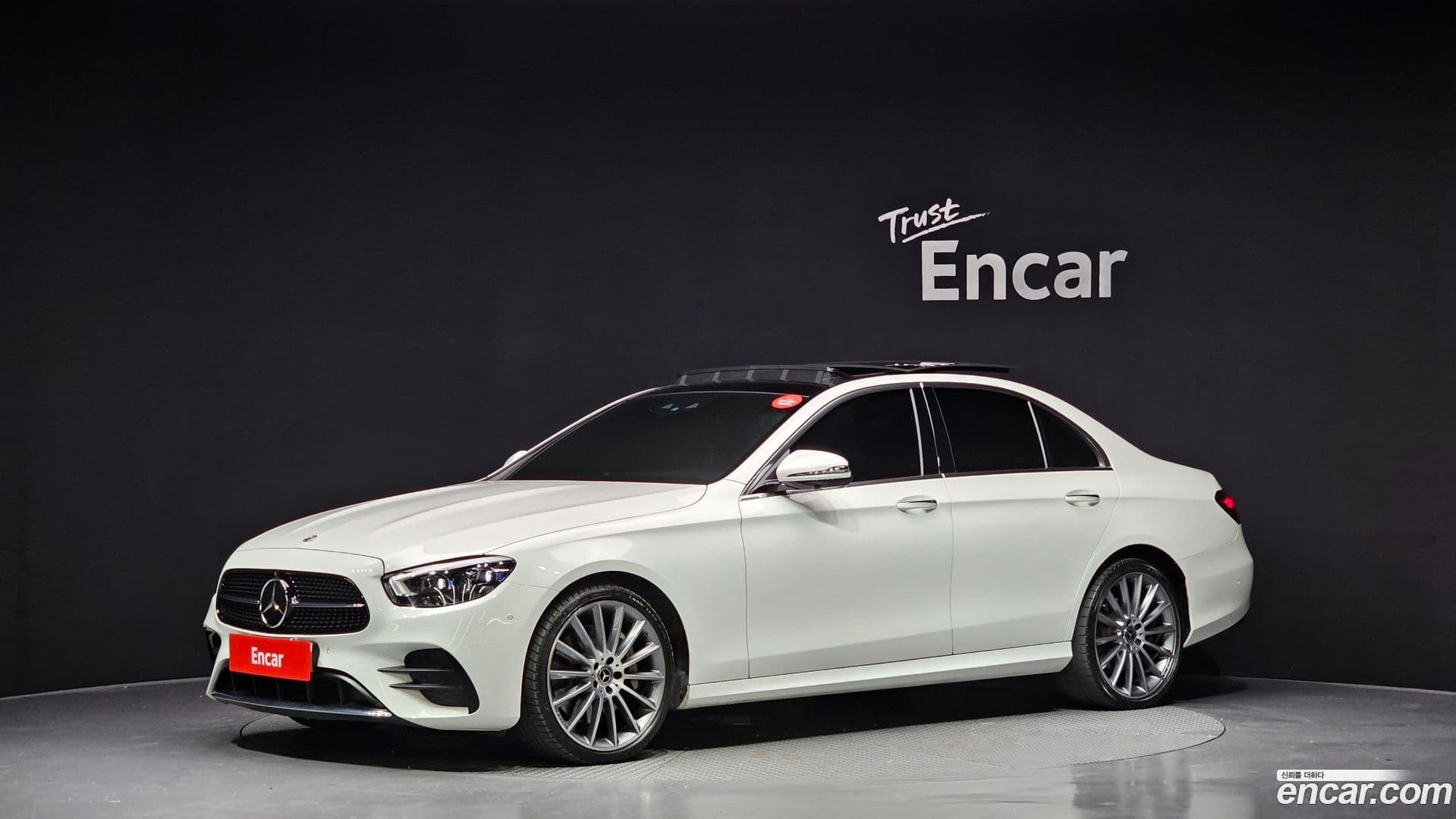 Main__Slider__Photo:E-Class Mercedes-Benz 2022.3-0