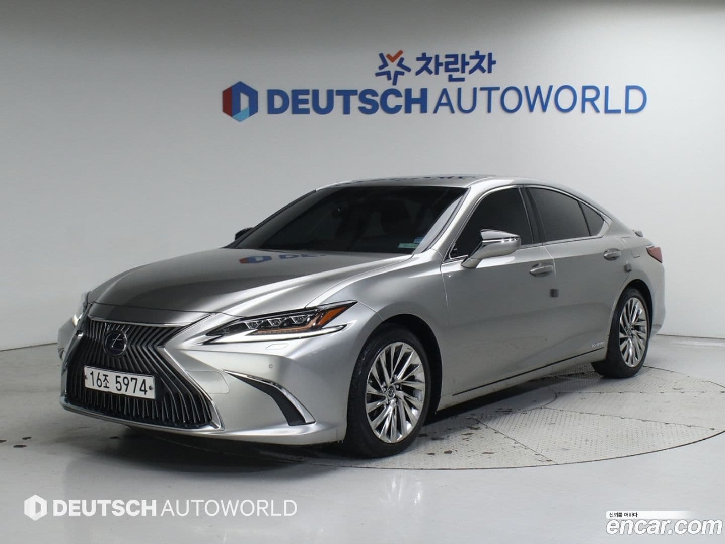 Main__Slider__Photo:ES Lexus 2019.1-0