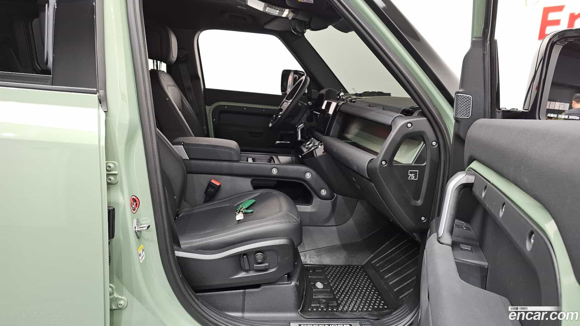 Defender Land Rover 2023.10-OPTION-015