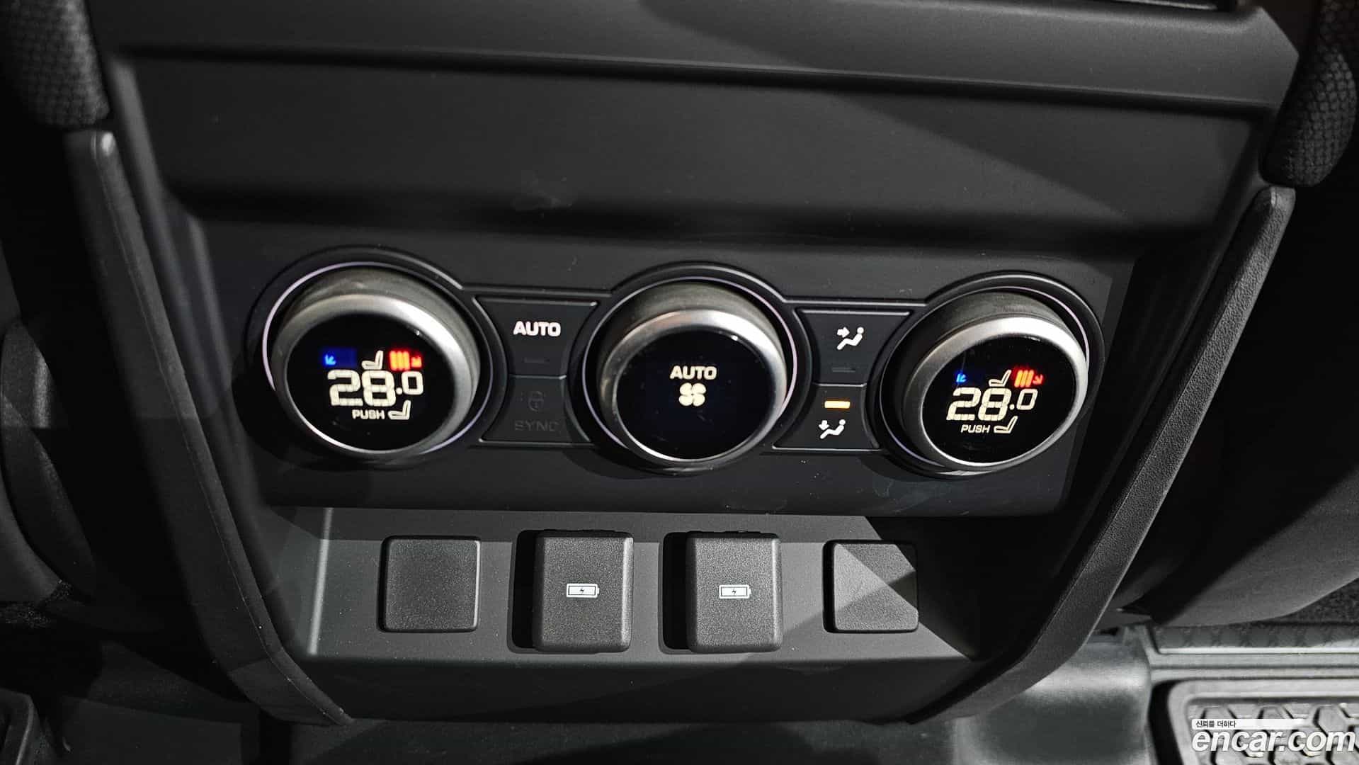 Defender Land Rover 2023.10-OPTION-022