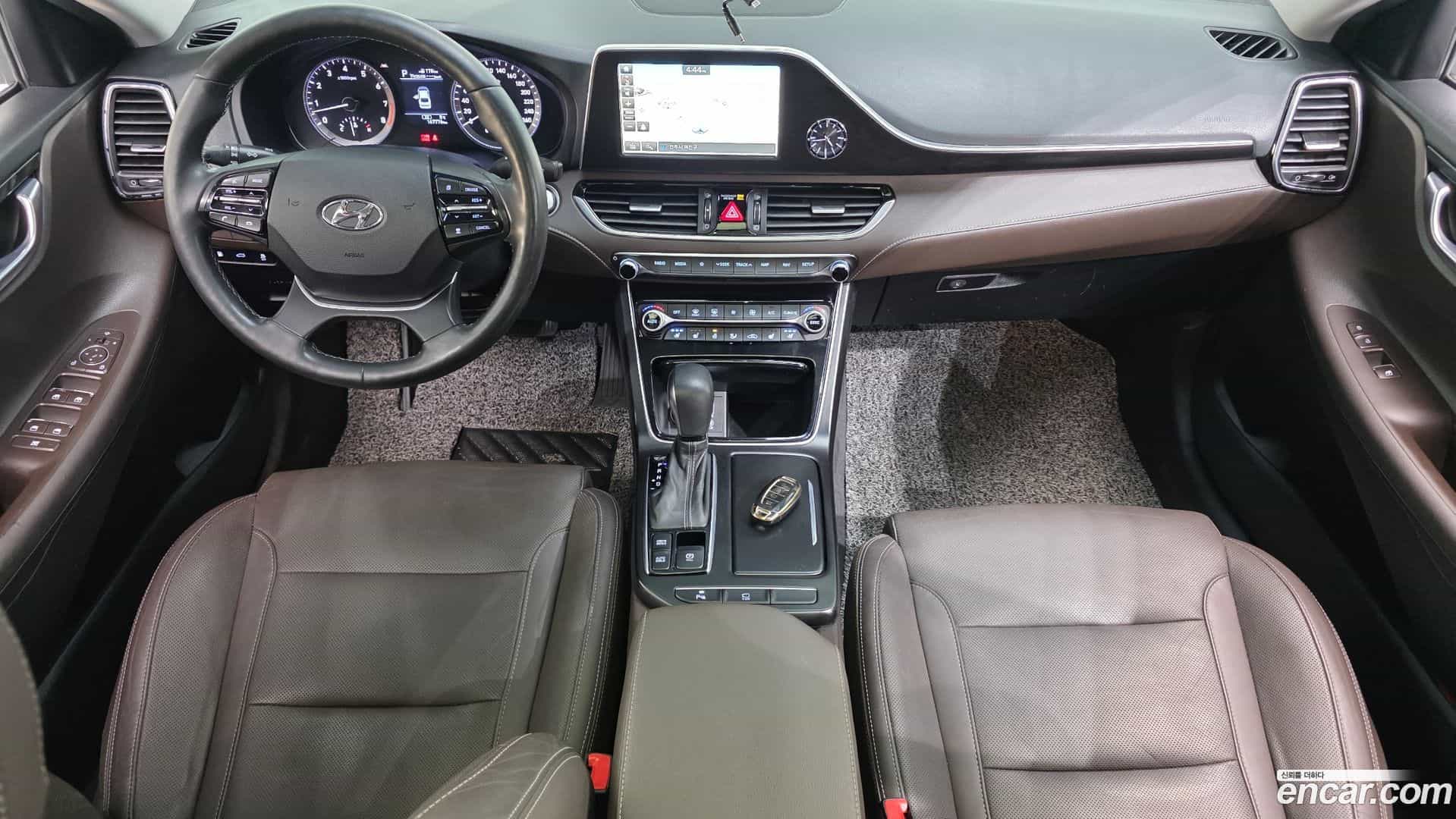 Grandeur Hyundai 2018.0-INNER-007