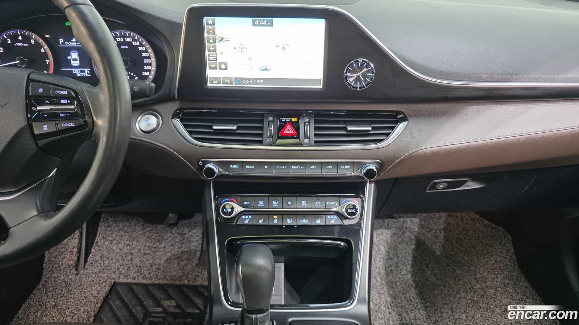 Grandeur Hyundai 2018.0-OPTION-019