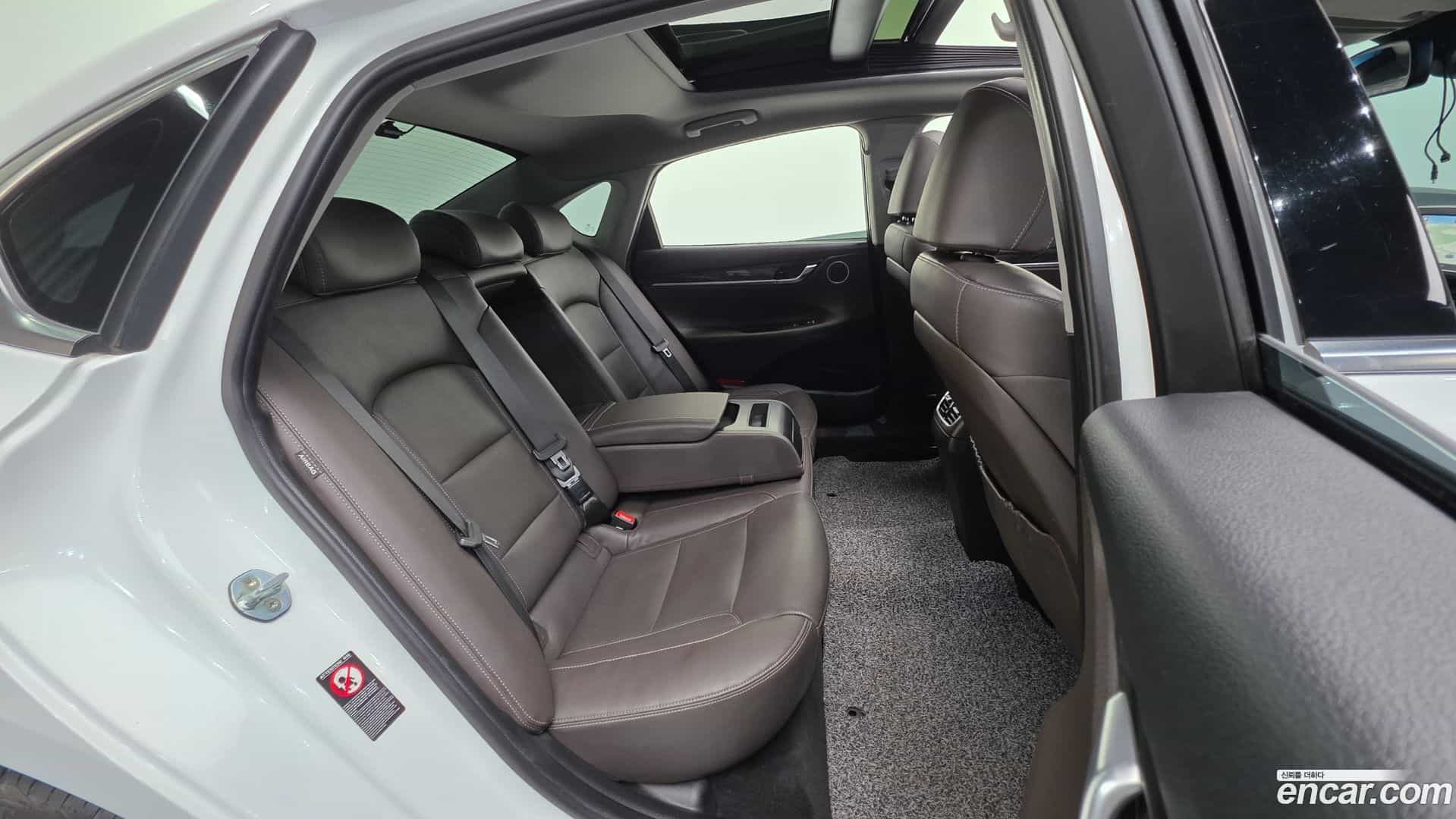 Grandeur Hyundai 2018.0-OPTION-023