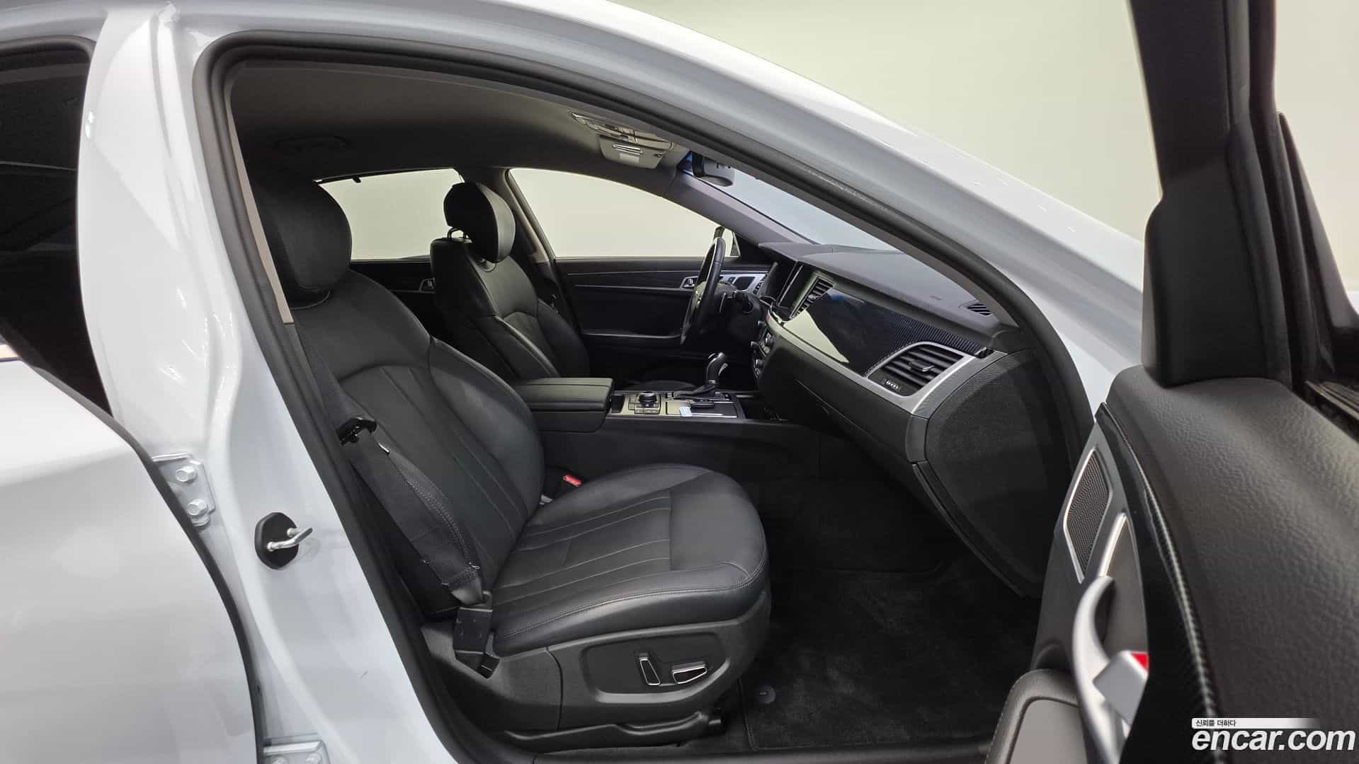 Genesis Hyundai 2014.6-INNER-010