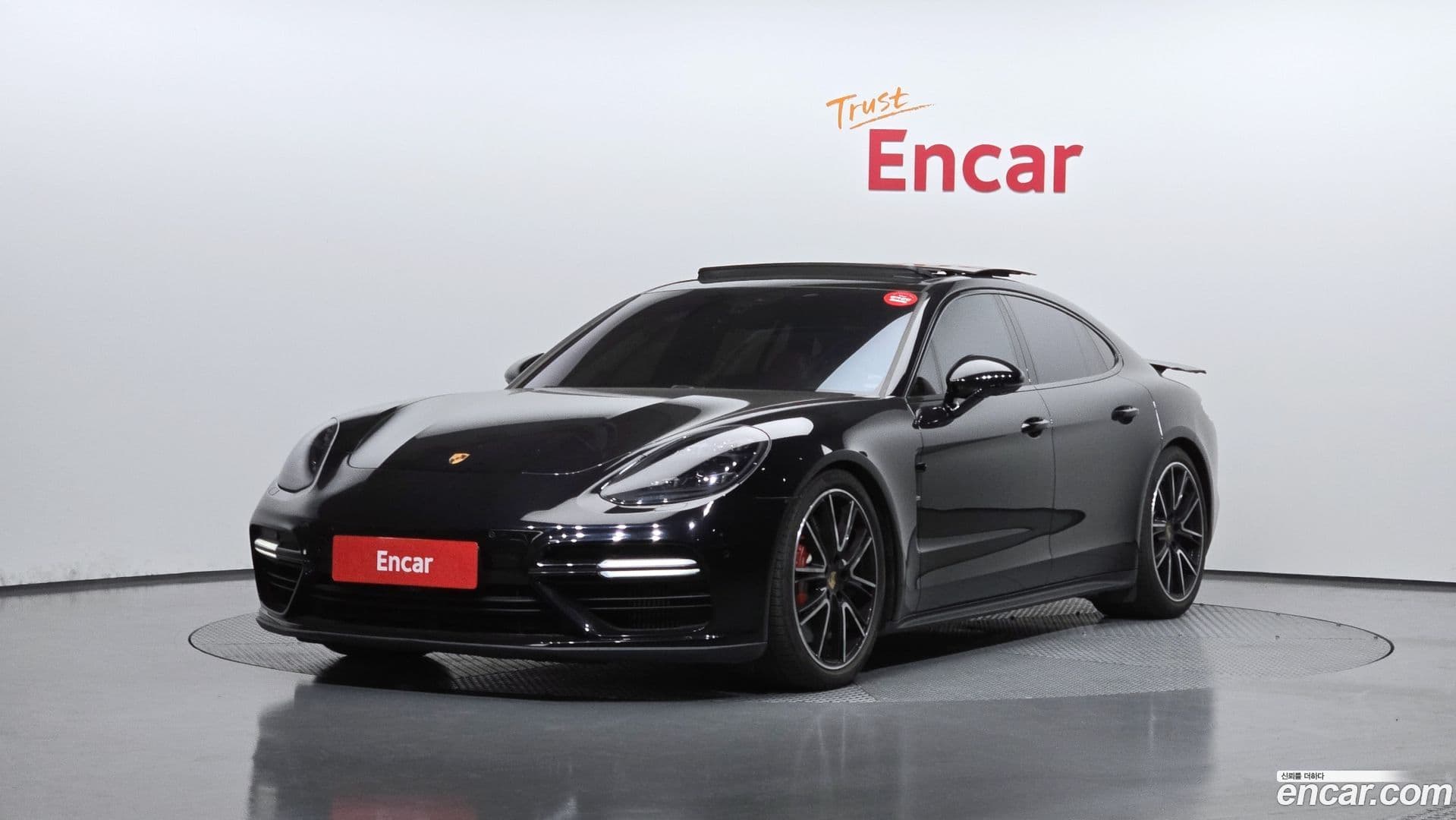 Main__Slider__Photo:Panamera Porsche 2017.11-0