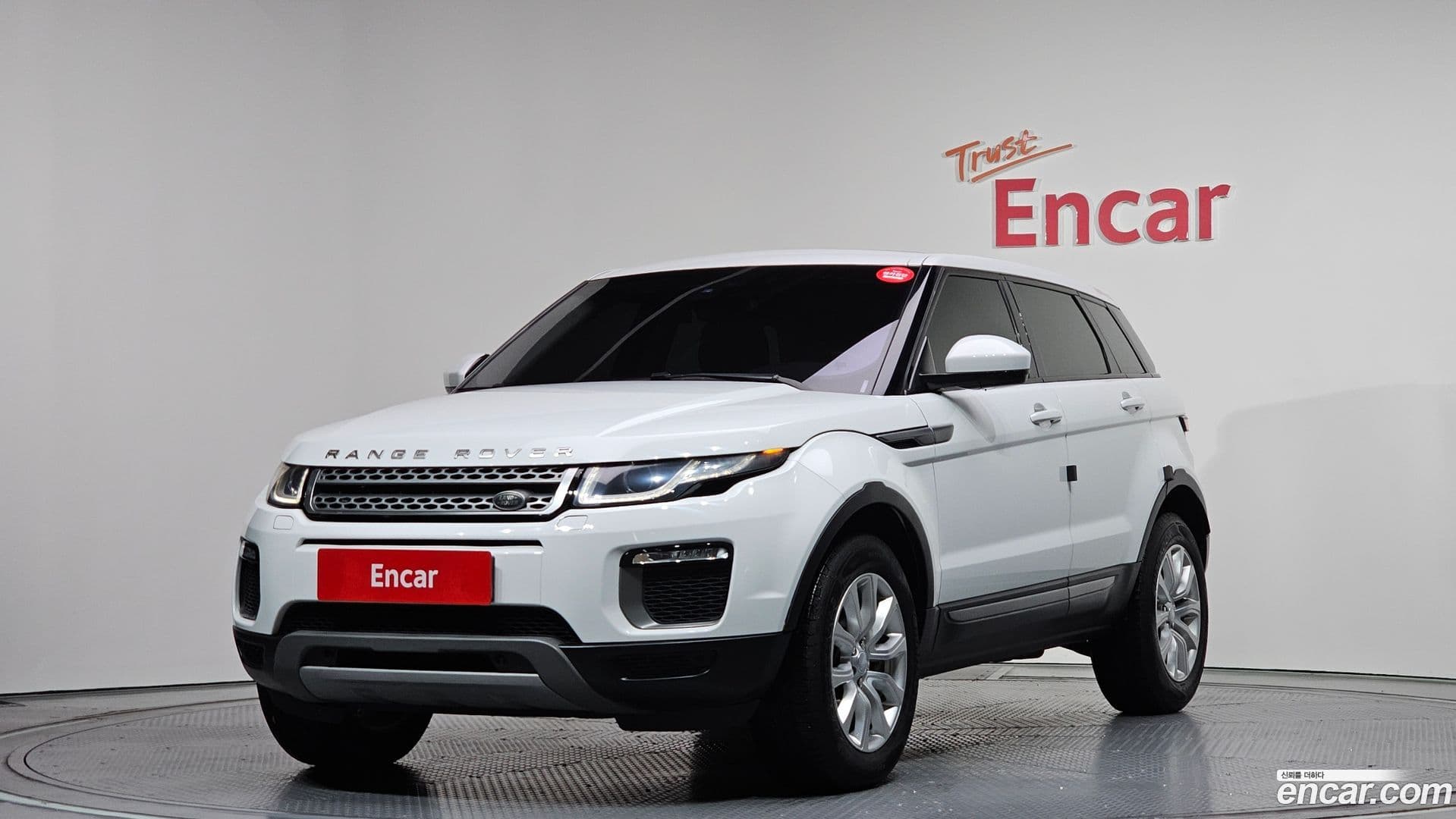 Main__Slider__Photo:Range Rover Evoque Land Rover 2017.5-0