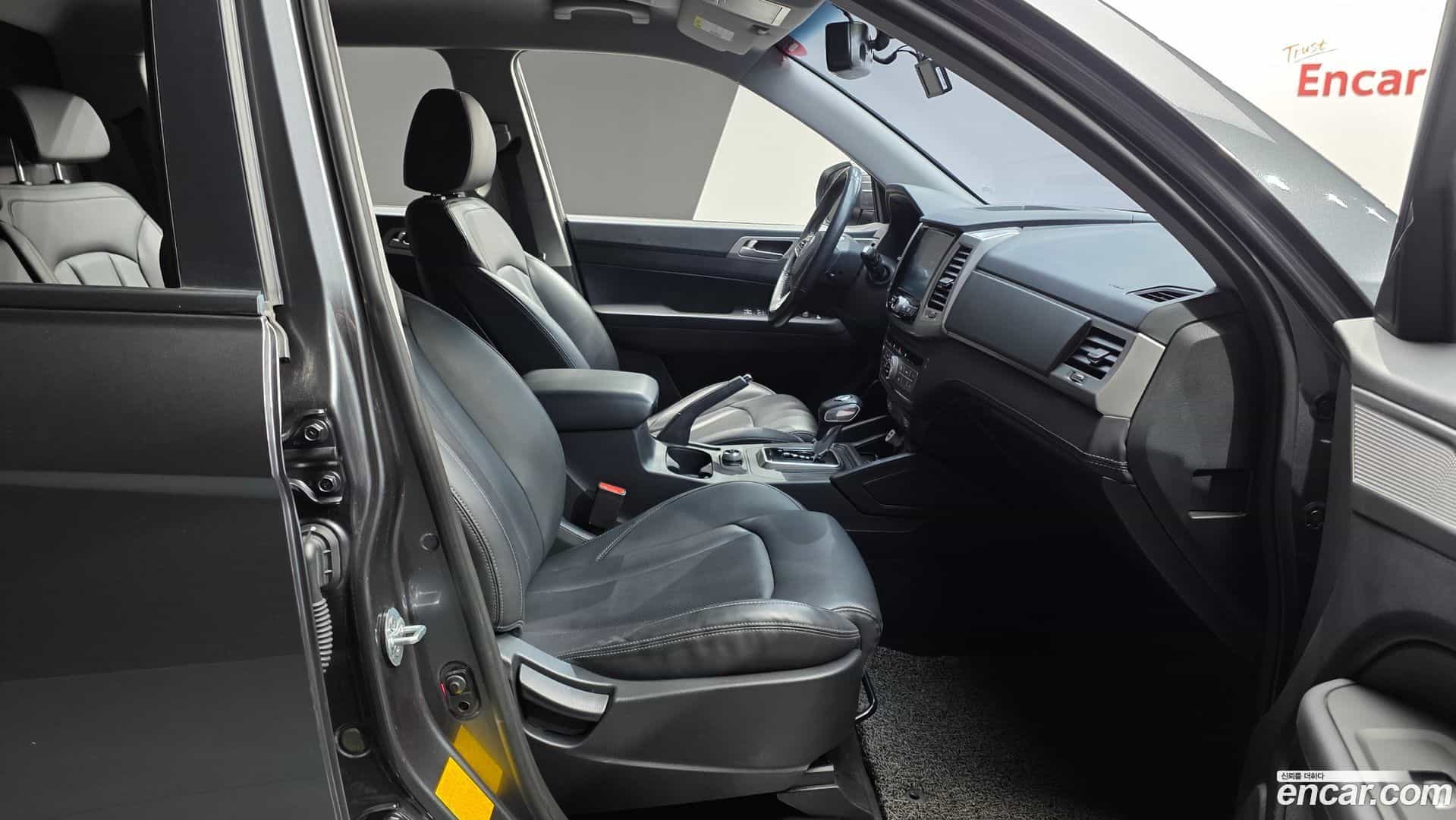 Rexton KG Mobility 2019.4-INNER-010