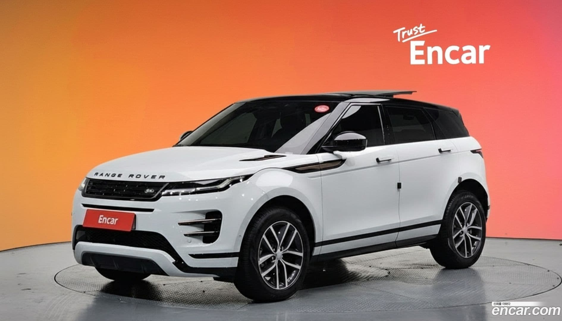 Main__Slider__Photo:Range Rover Evoque Land Rover 2024.9-0