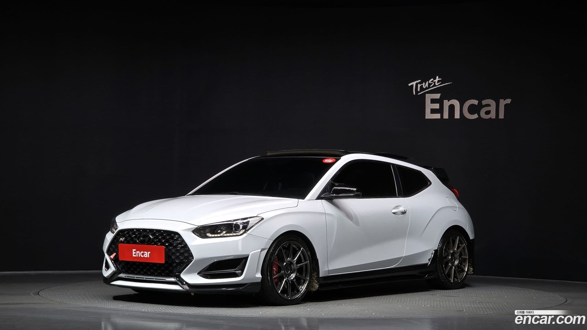 Main__Slider__Photo:Veloster Hyundai 2019.4-0