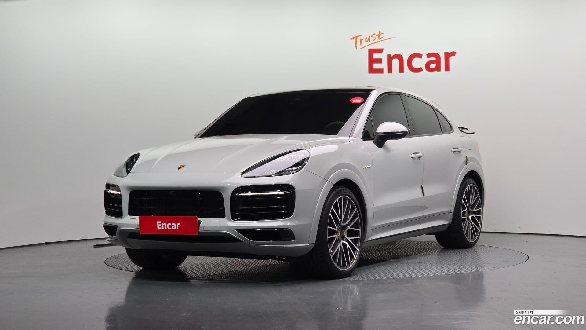 Main__Slider__Photo:Cayenne Porsche 2020.6-0