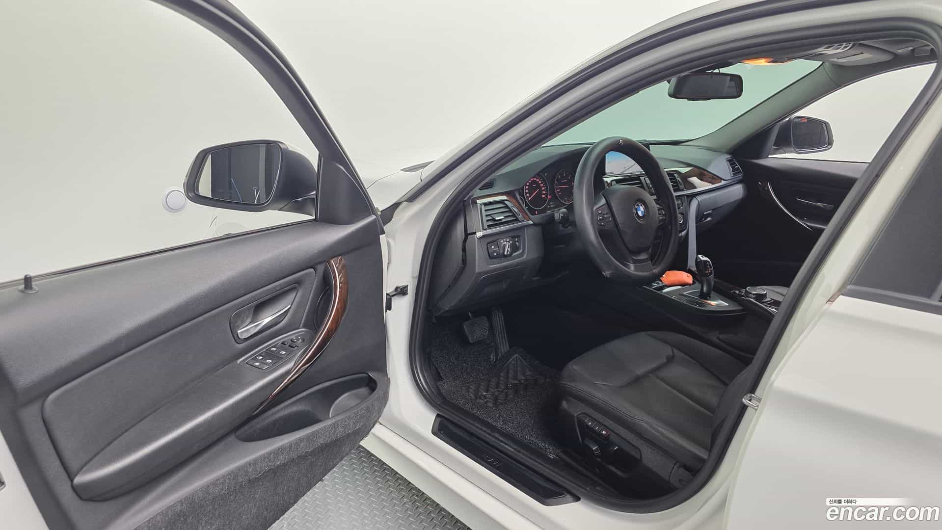 3-Series BMW 2015.2-INNER-010