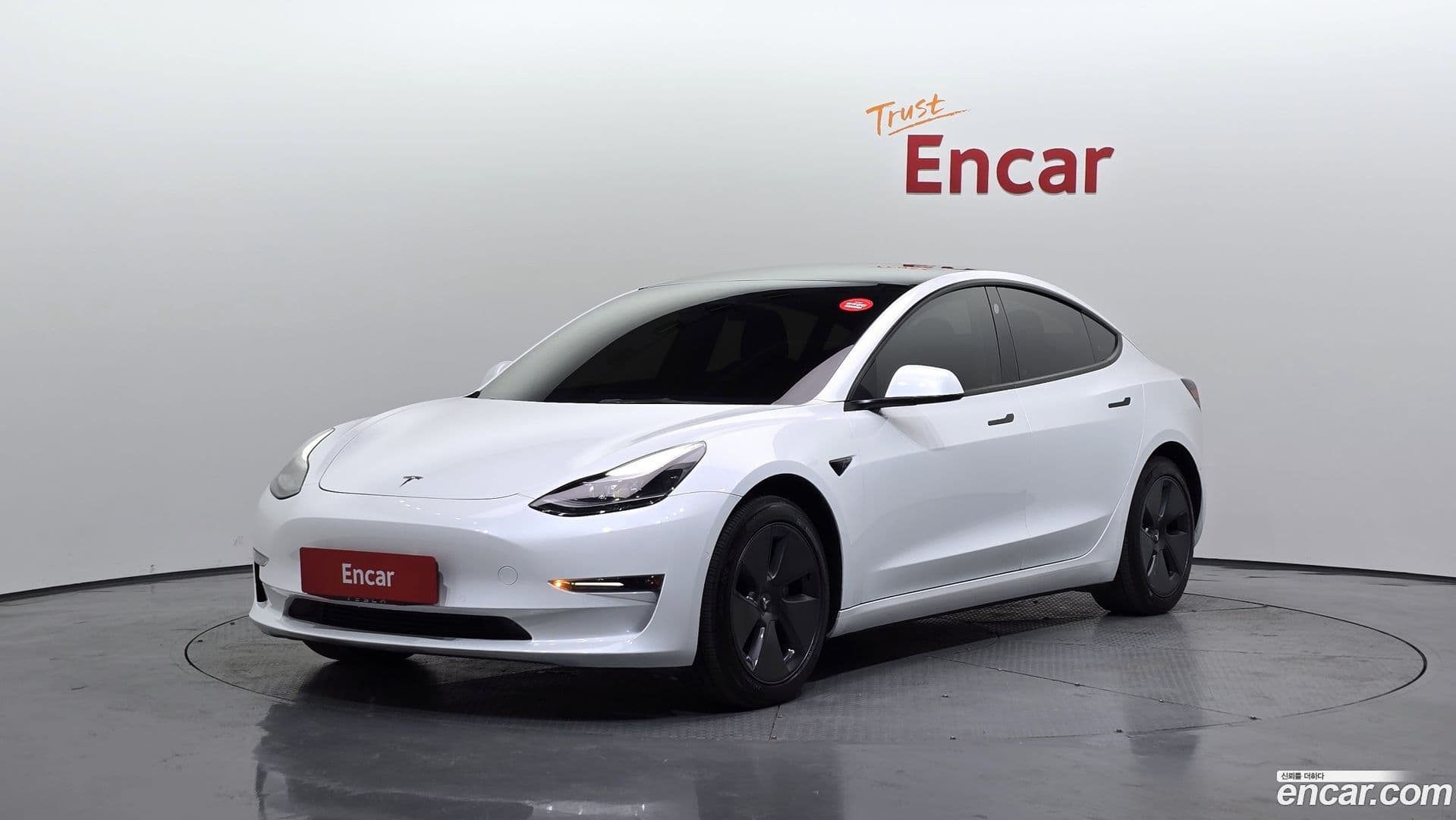 Main__Slider__Photo:Model 3 Tesla 2022.4-0