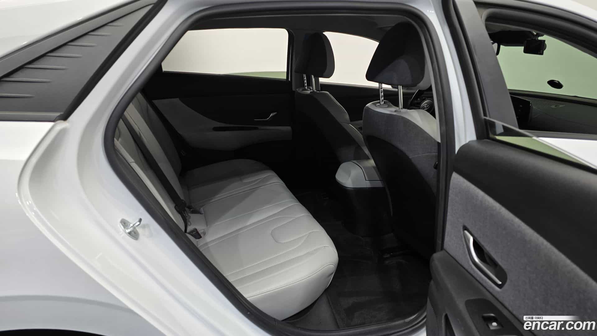 AVANTE Hyundai 2021.10-OPTION-016