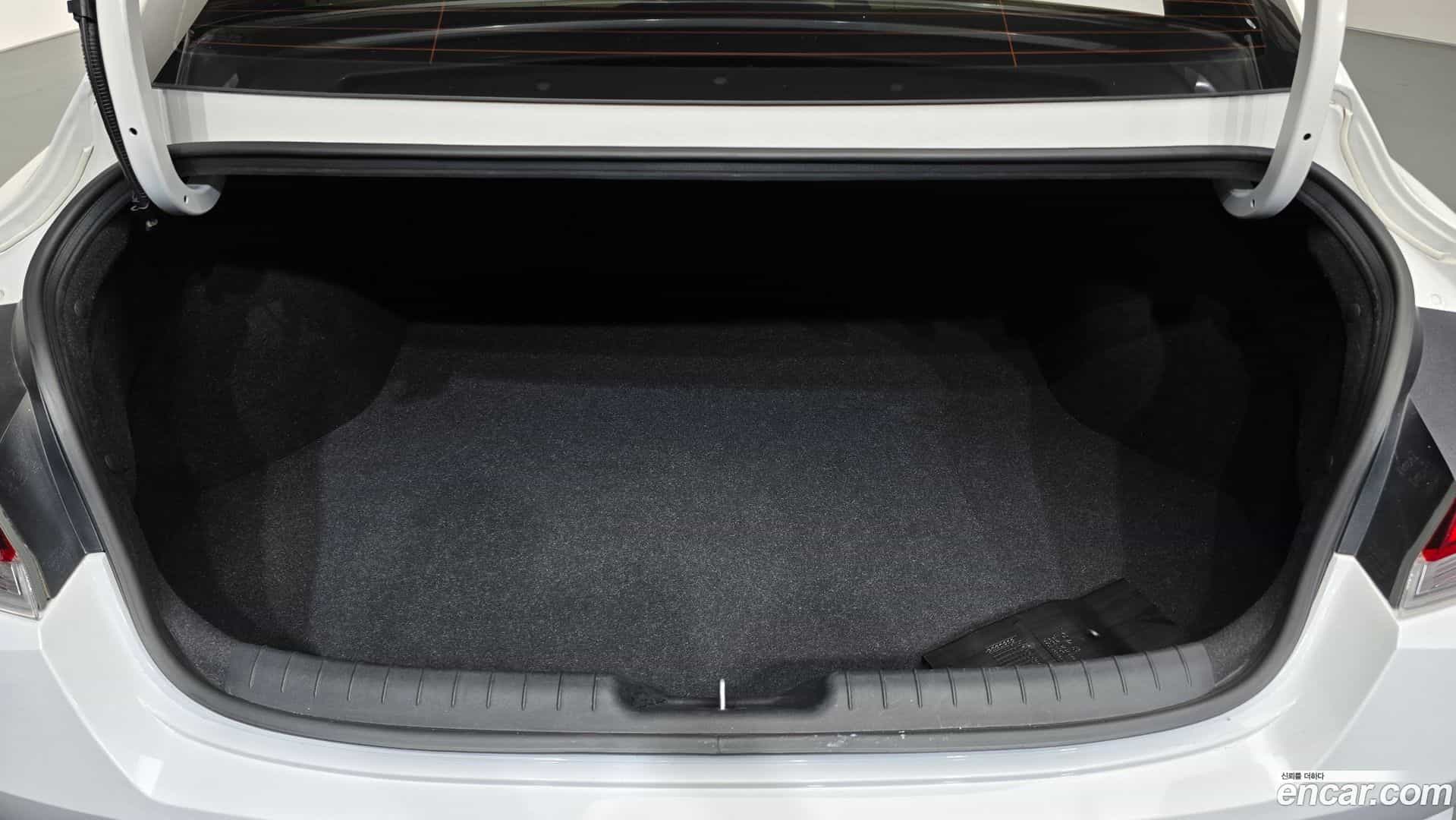 AVANTE Hyundai 2021.10-OPTION-024