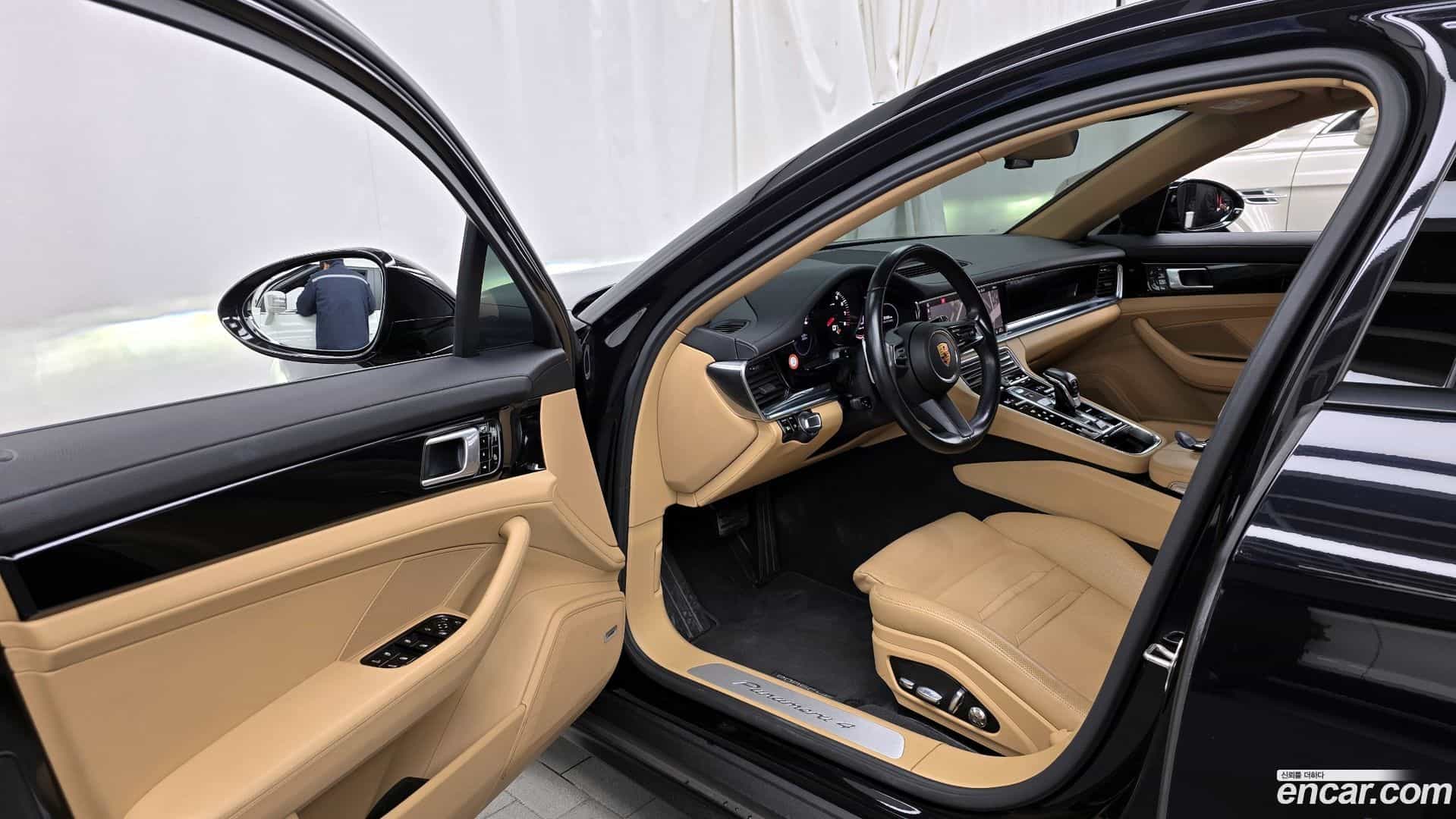 Panamera Porsche 2021.8-INNER-010