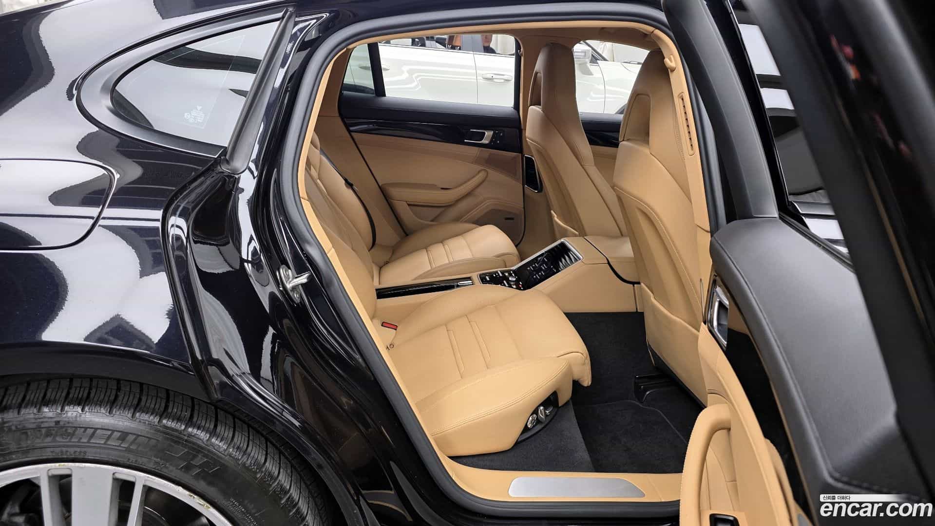 Panamera Porsche 2021.8-OPTION-016