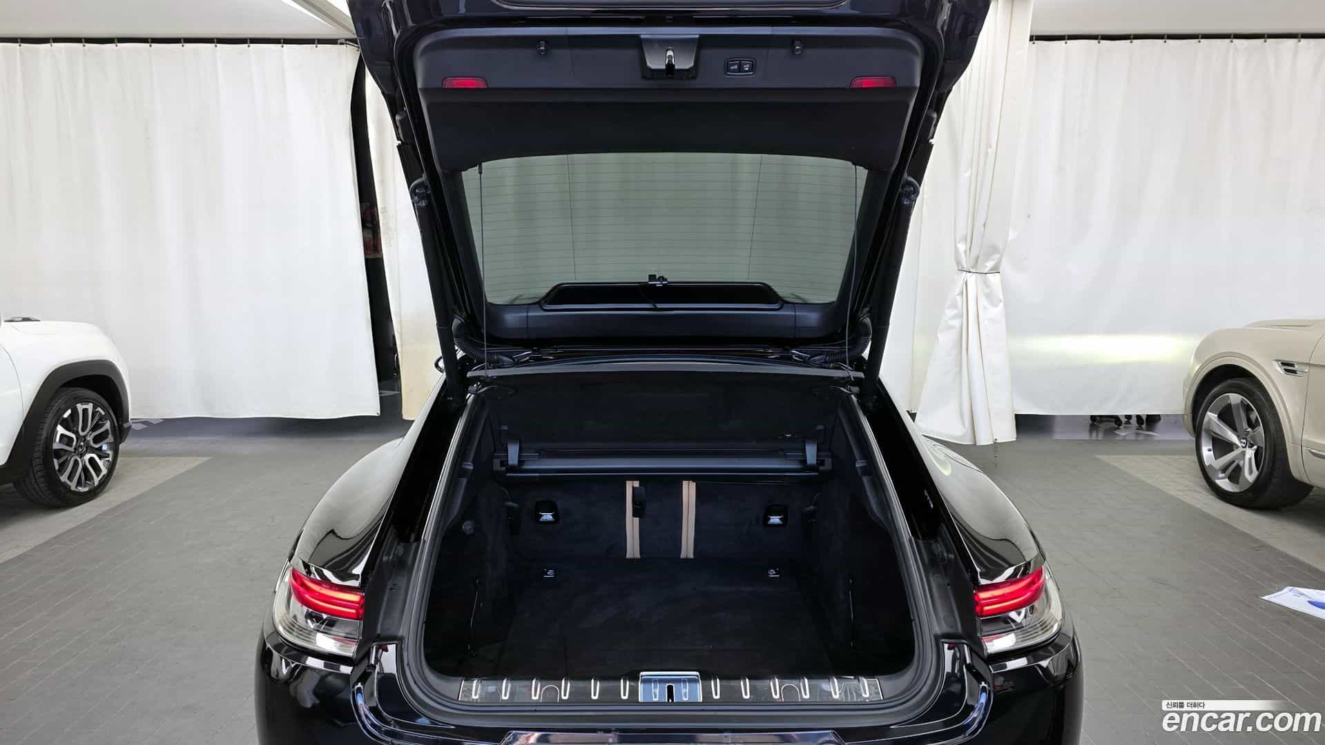 Panamera Porsche 2021.8-OPTION-024