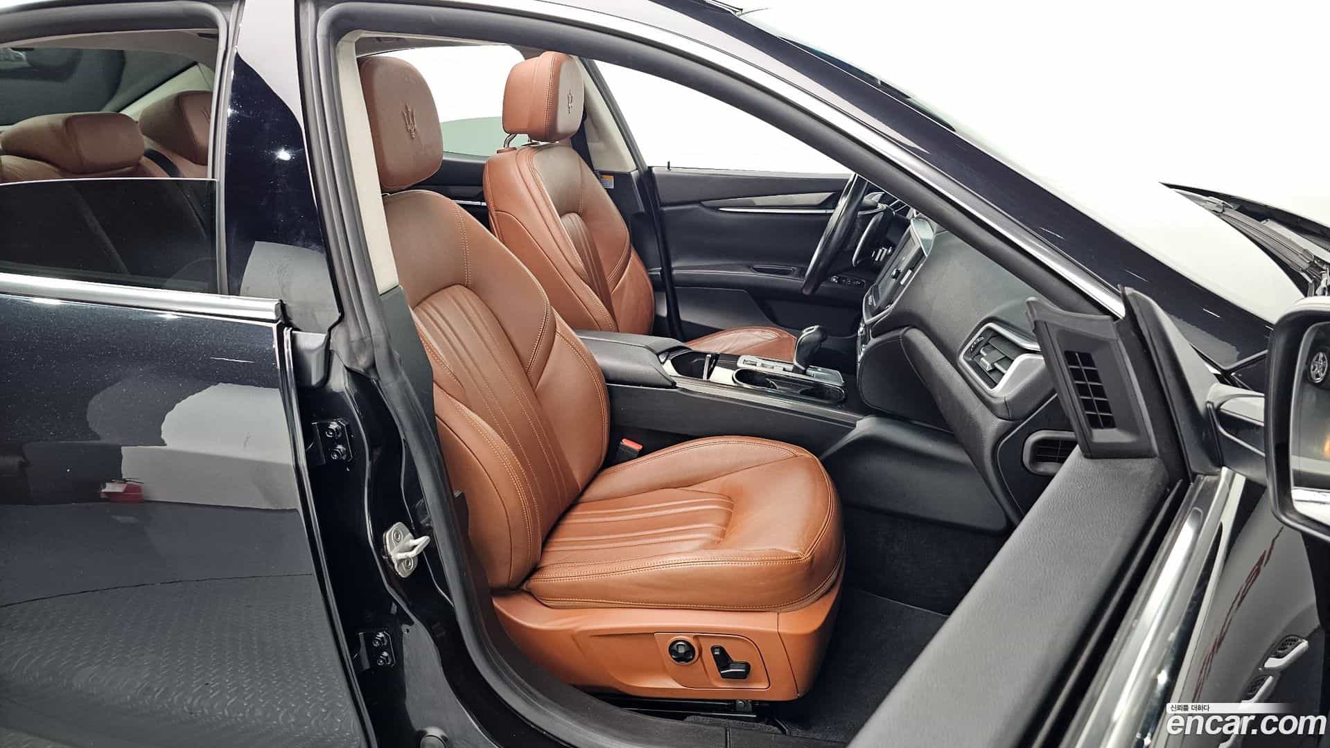 Ghibli Maserati 2014.10-INNER-010