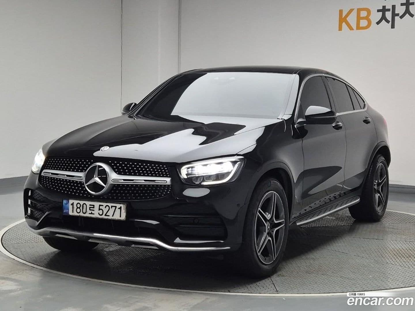 Main__Slider__Photo:GLC-Class Mercedes-Benz 2020.9-0