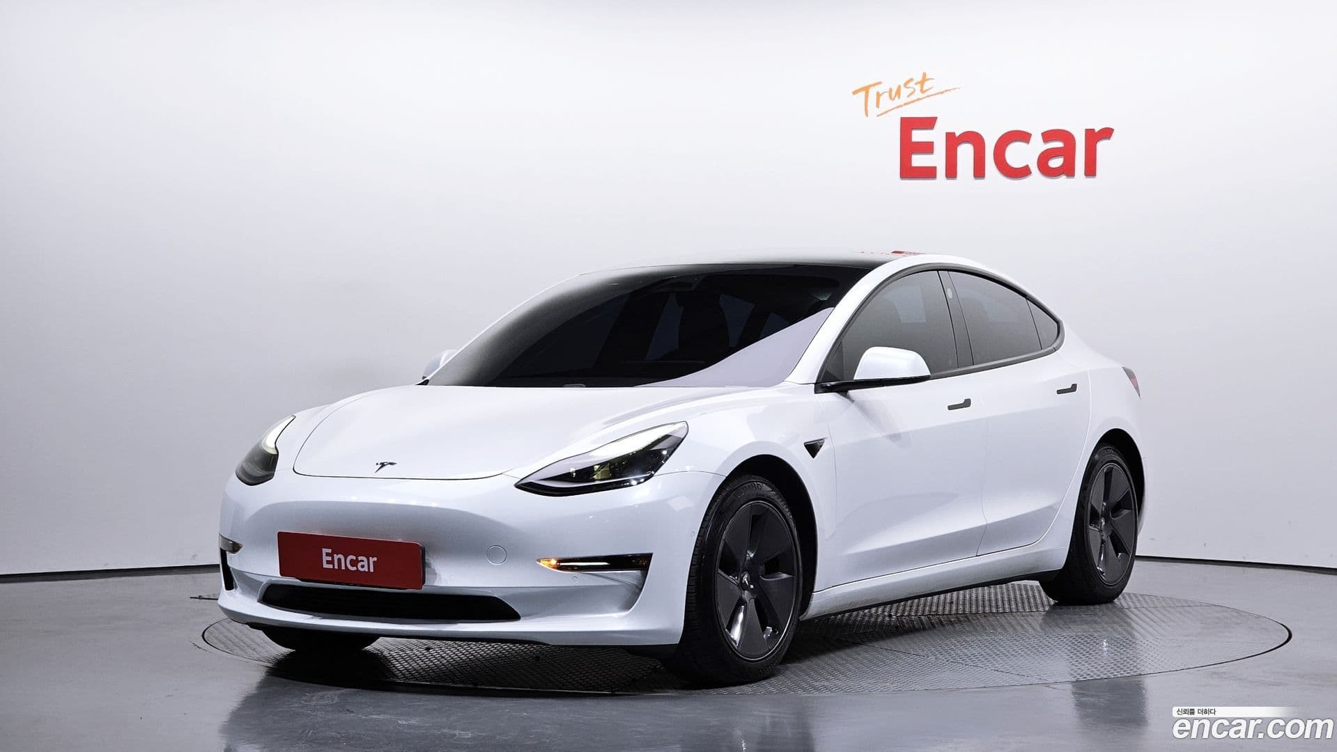 Main__Slider__Photo:Model 3 Tesla 2021.2-0