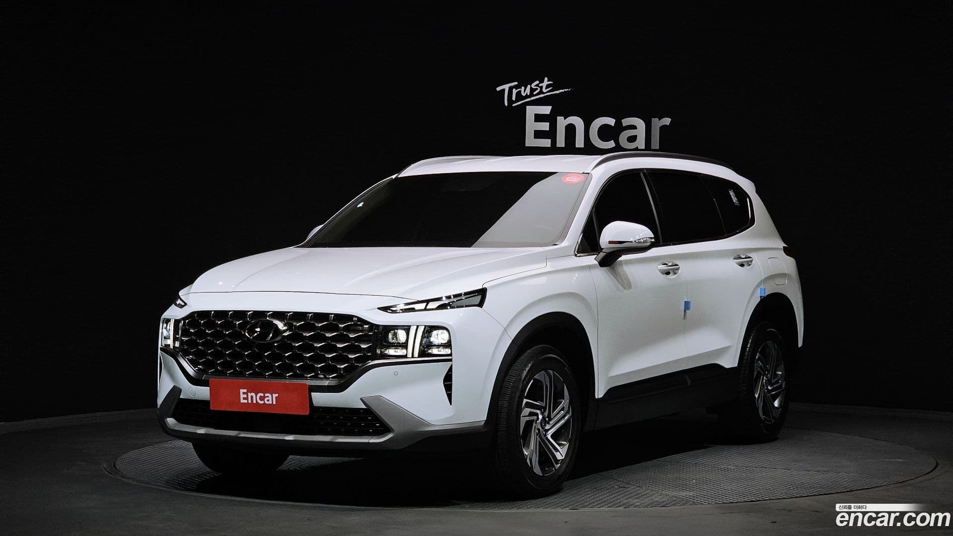Main__Slider__Photo:Santafe Hyundai 2022.3-0