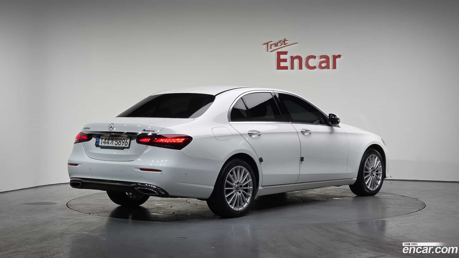E-Class Mercedes-Benz 2022.0-OUTER-002