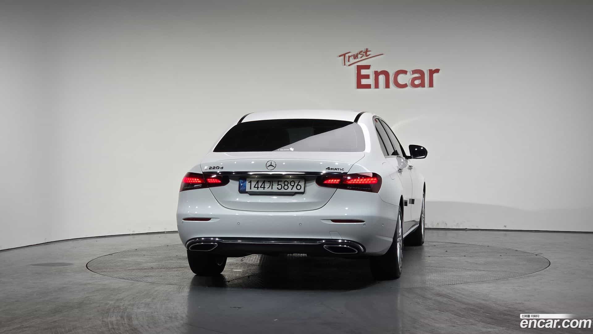 E-Class Mercedes-Benz 2022.0-OUTER-004