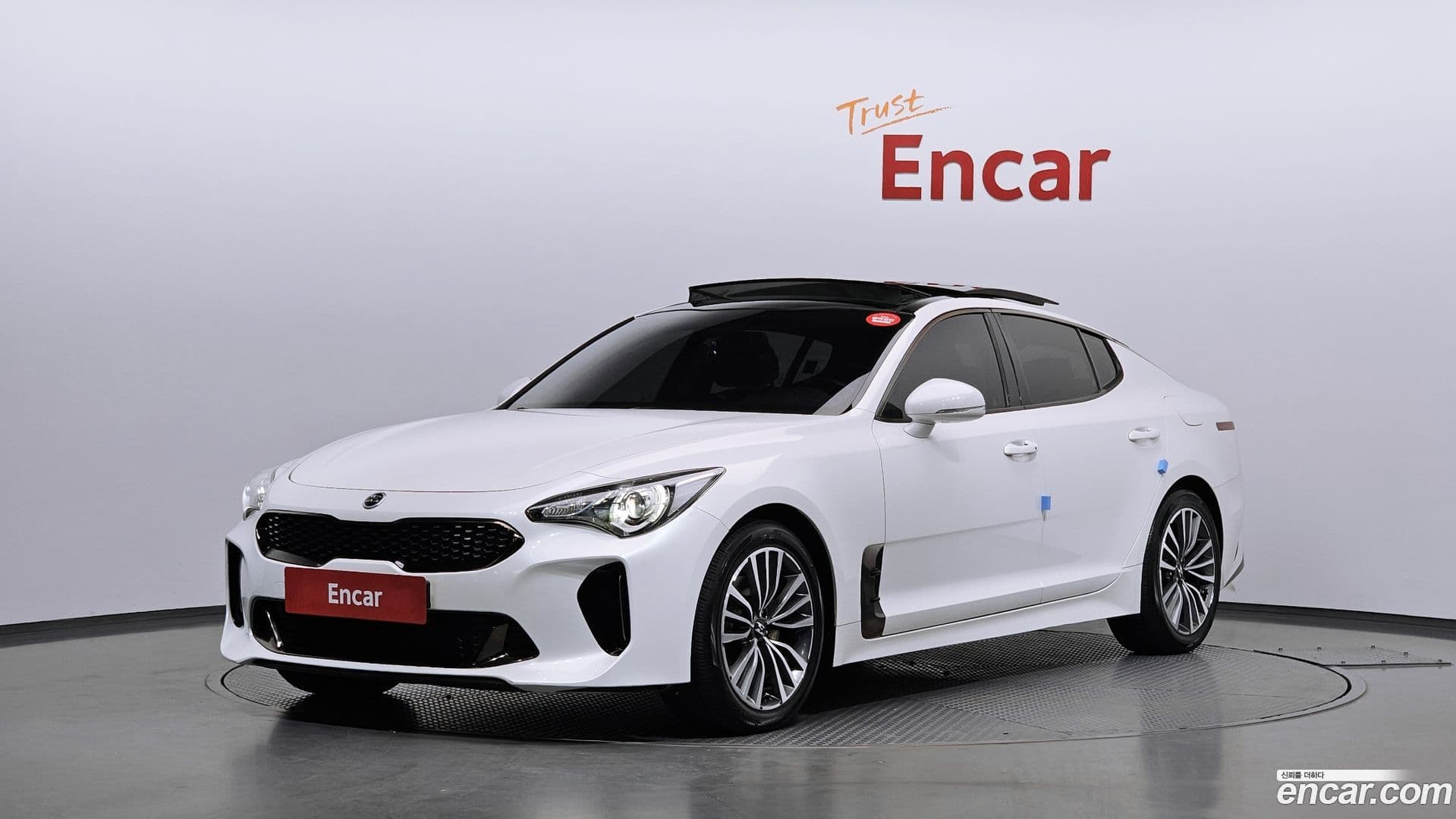 Main__Slider__Photo:Stinger Kia 2017.9-0