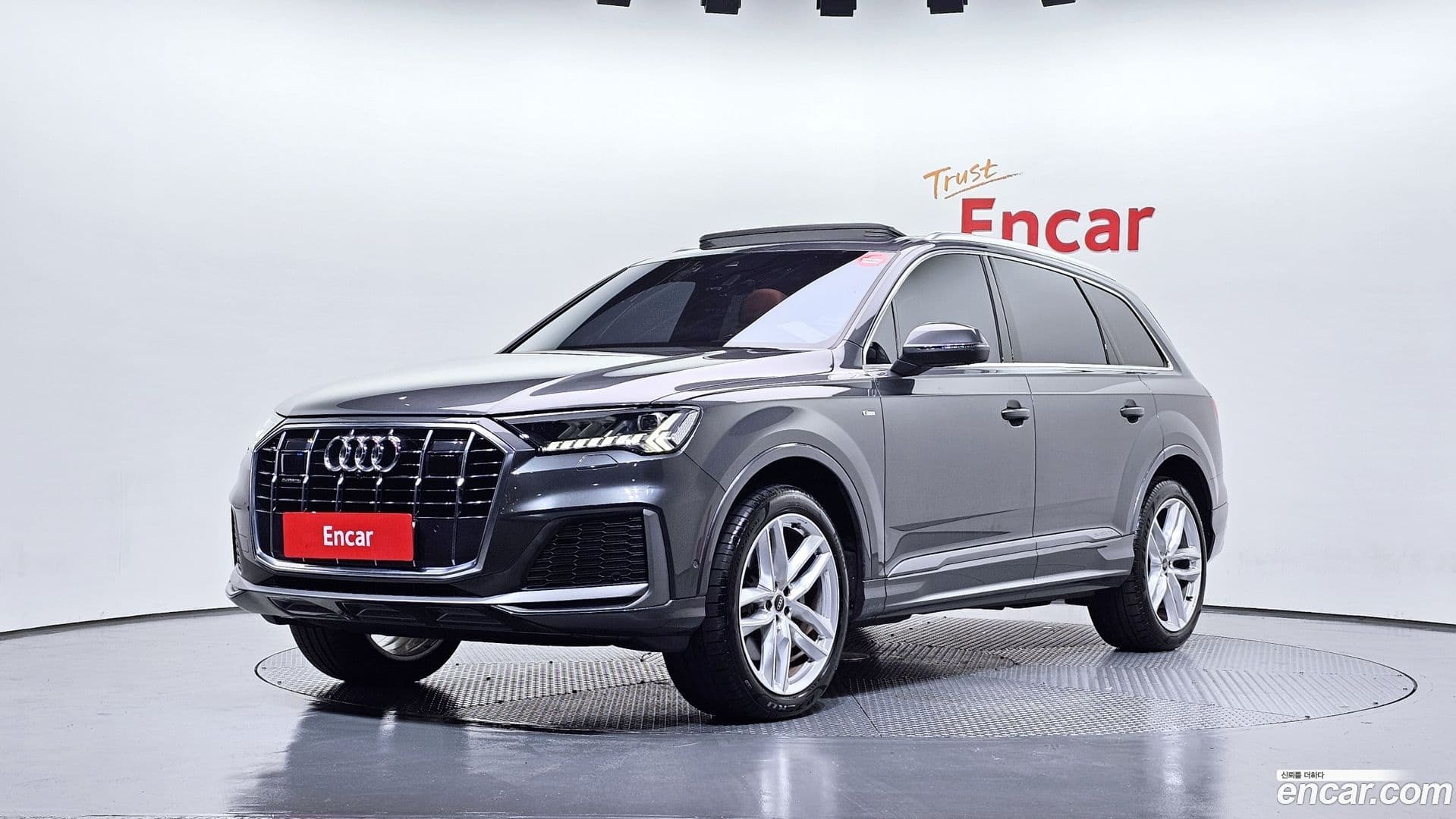 Main__Slider__Photo:Q7 Audi 2023.11-0