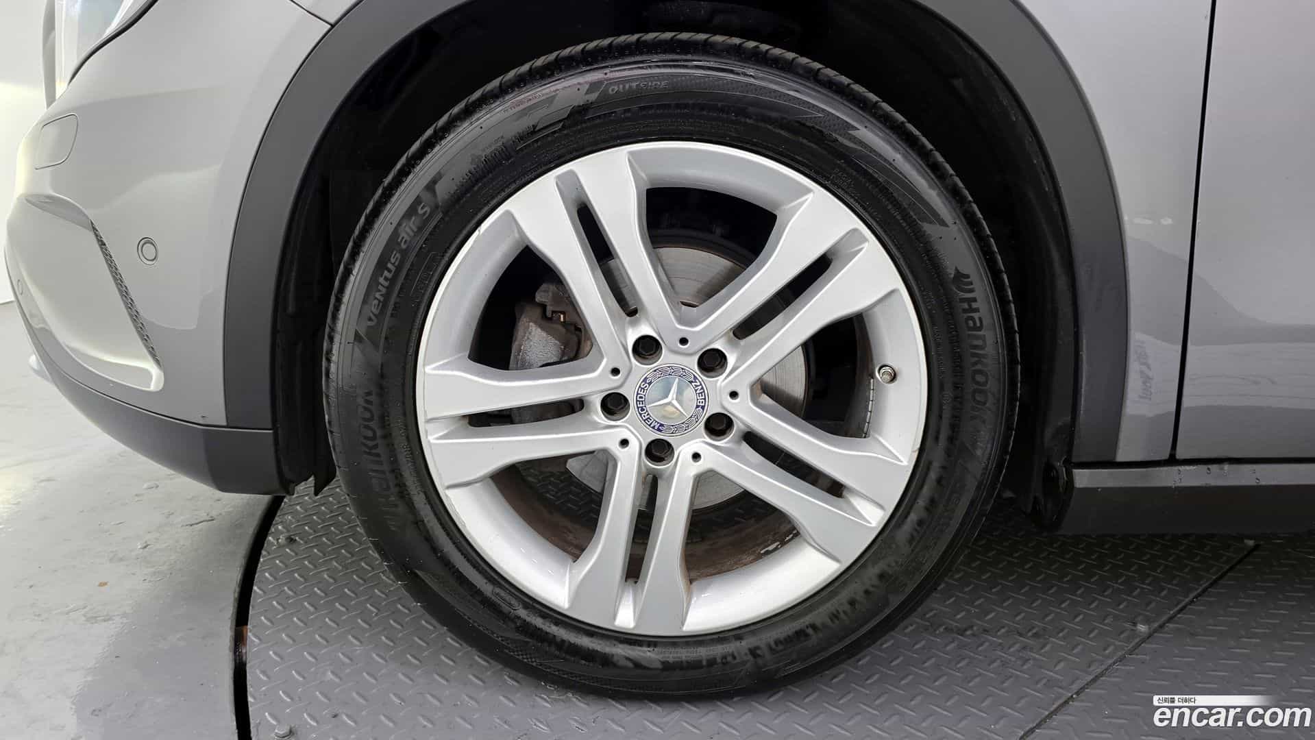 GLA-Class Mercedes-Benz 2015.8-OUTER-005