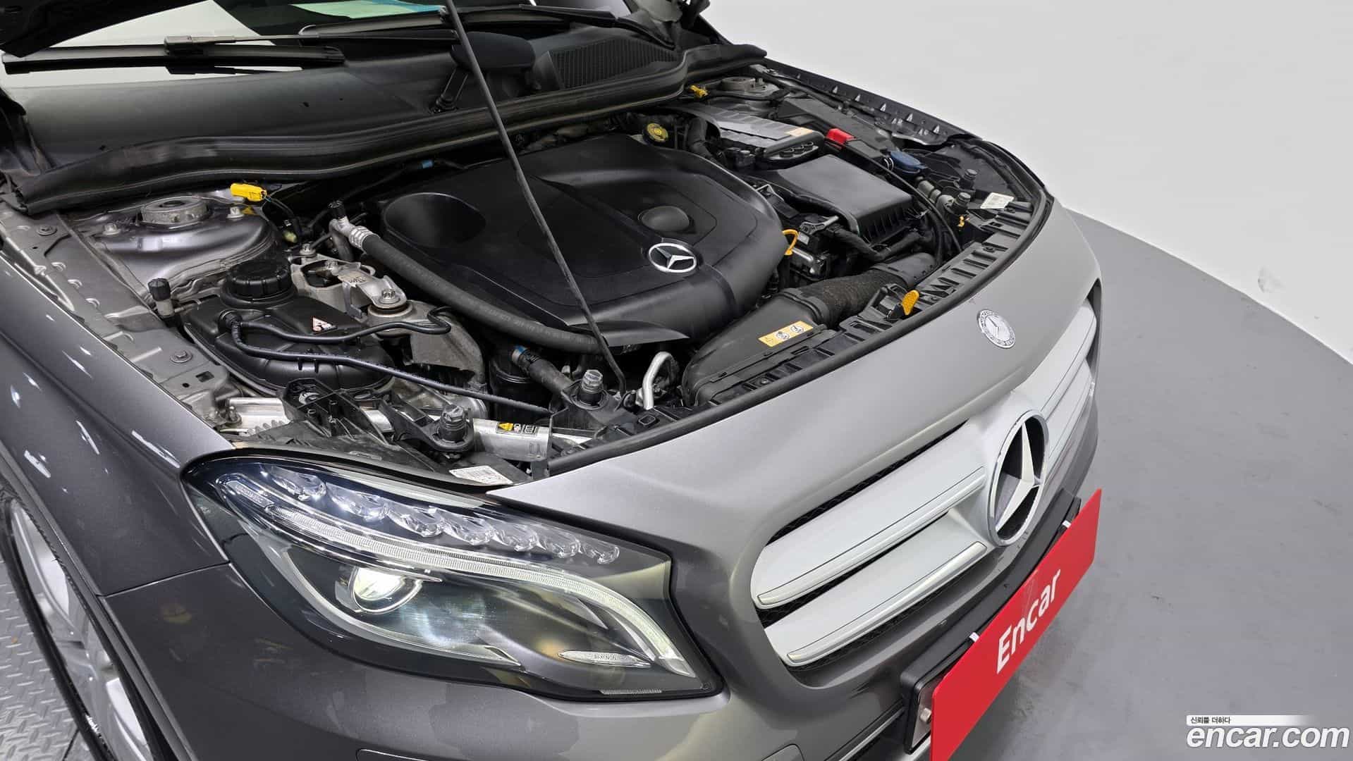 GLA-Class Mercedes-Benz 2015.8-INNER-006