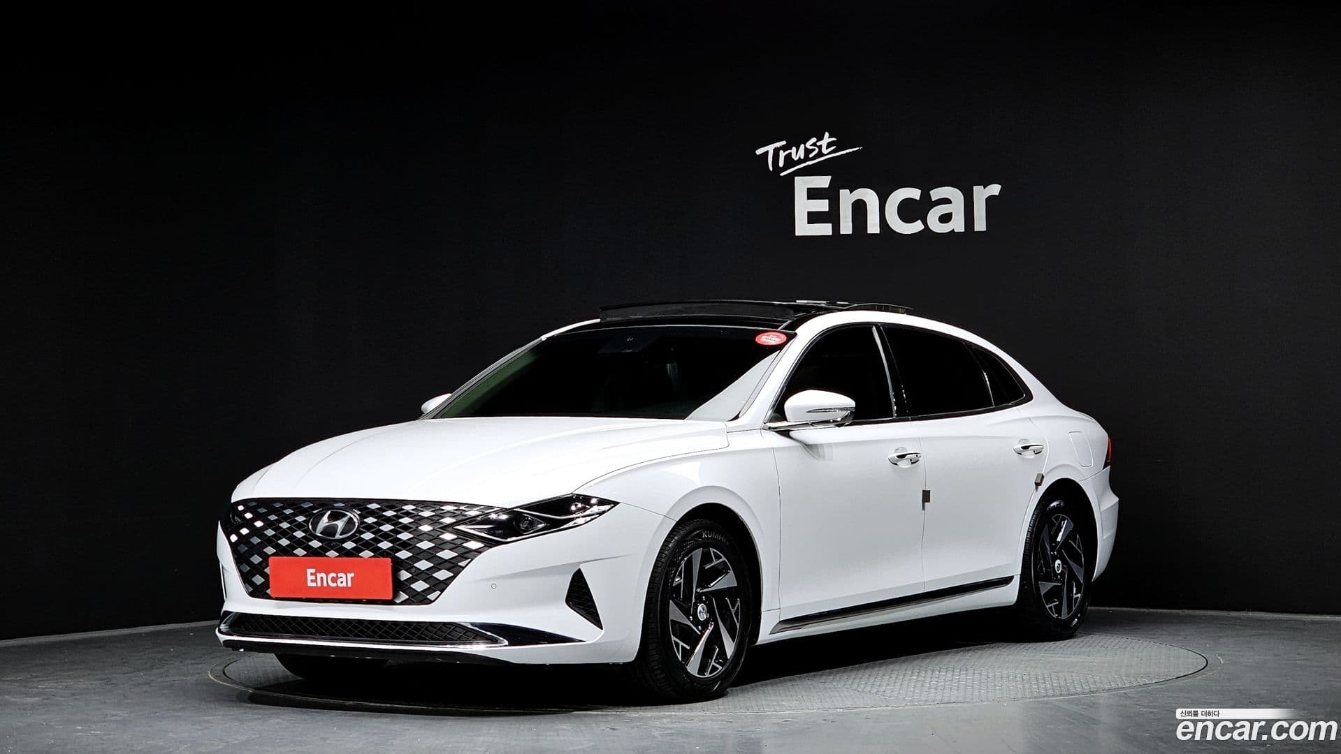Main__Slider__Photo:Grandeur Hyundai 2021.10-0