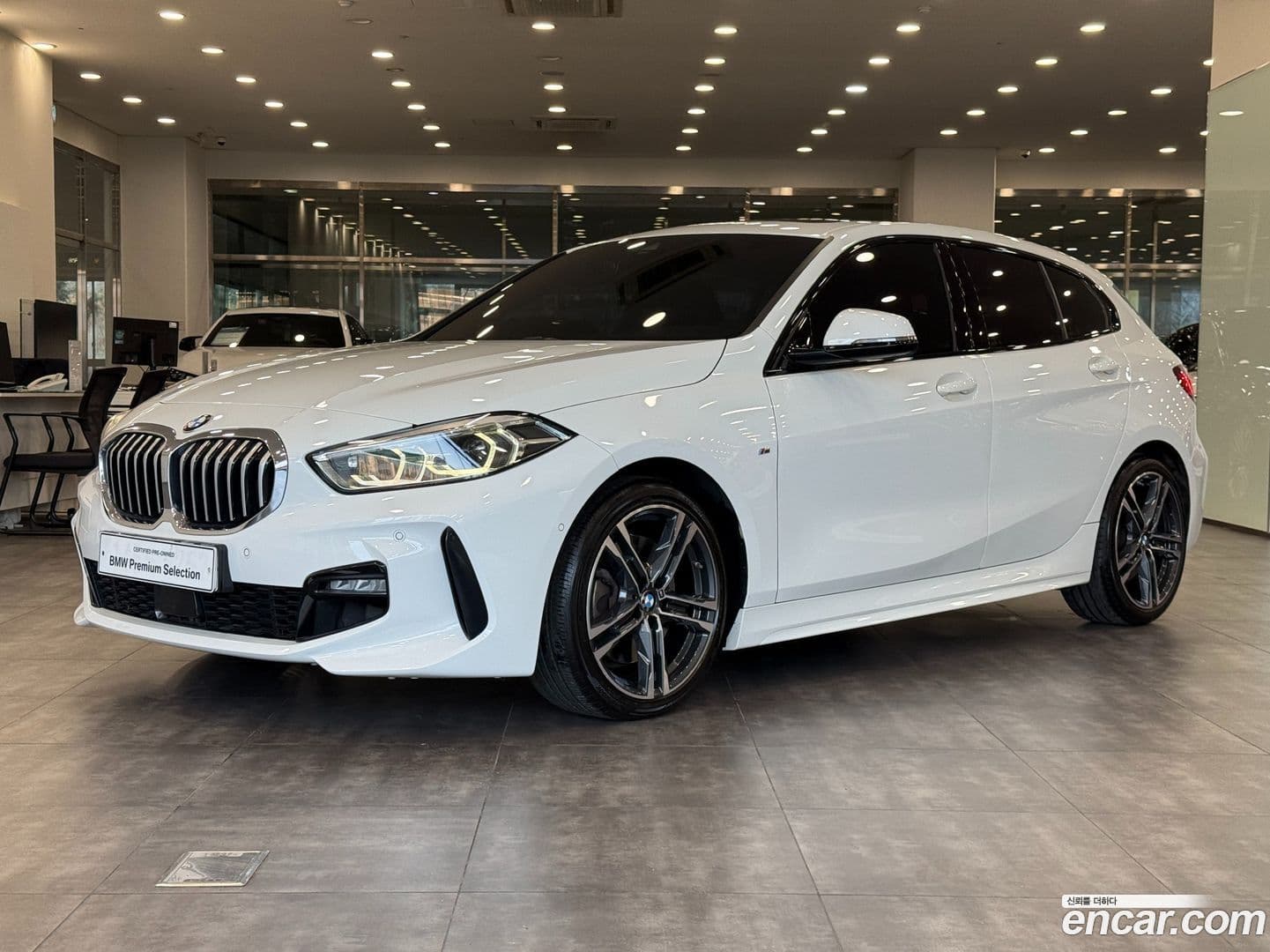 Main__Slider__Photo:1-Series BMW 2023.5-0
