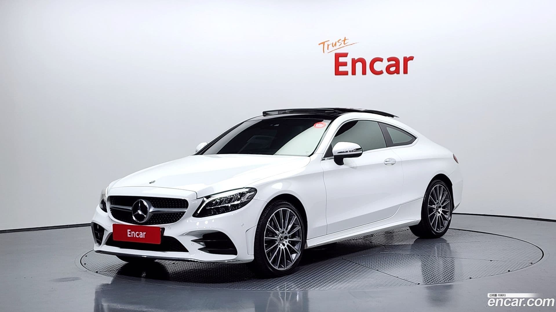 Main__Slider__Photo:C-Class Mercedes-Benz 2019.6-0