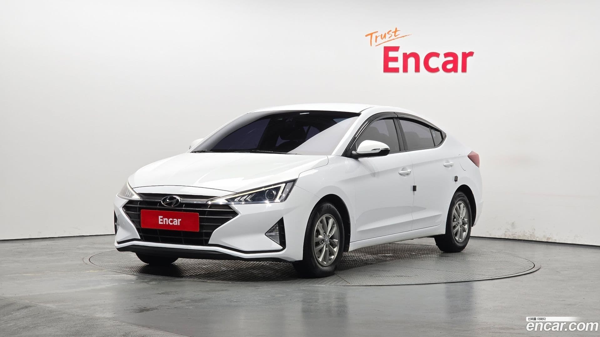 Main__Slider__Photo:AVANTE Hyundai 2019.4-0