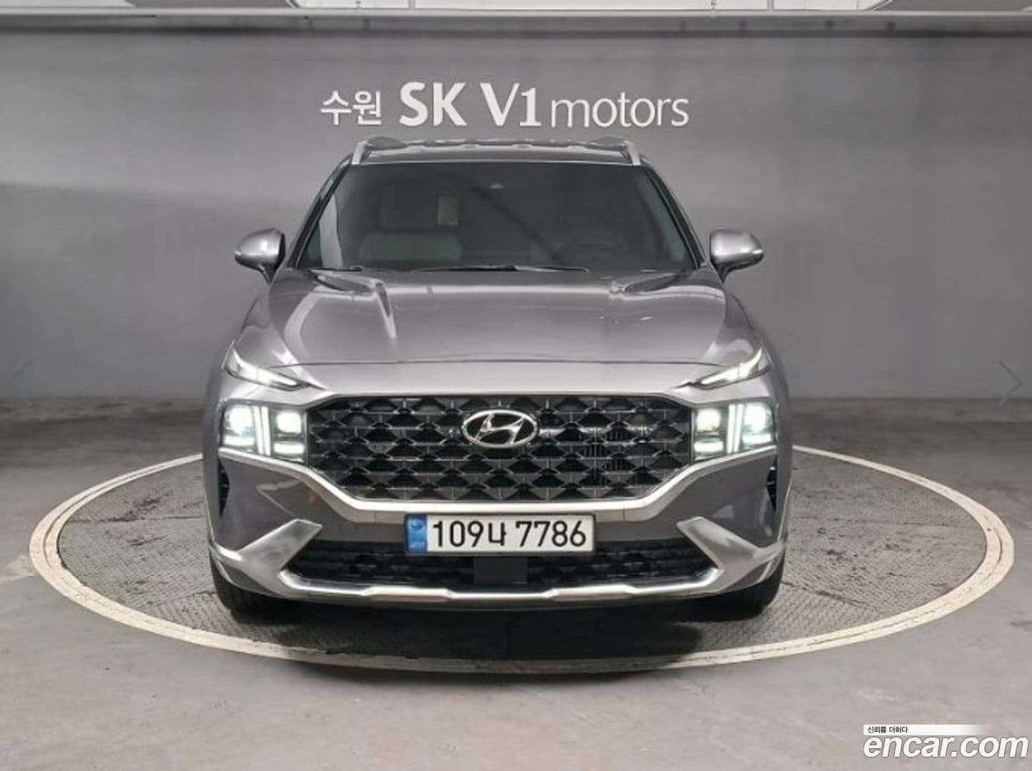 Main__Slider__Photo:Santafe Hyundai 2022.8-0