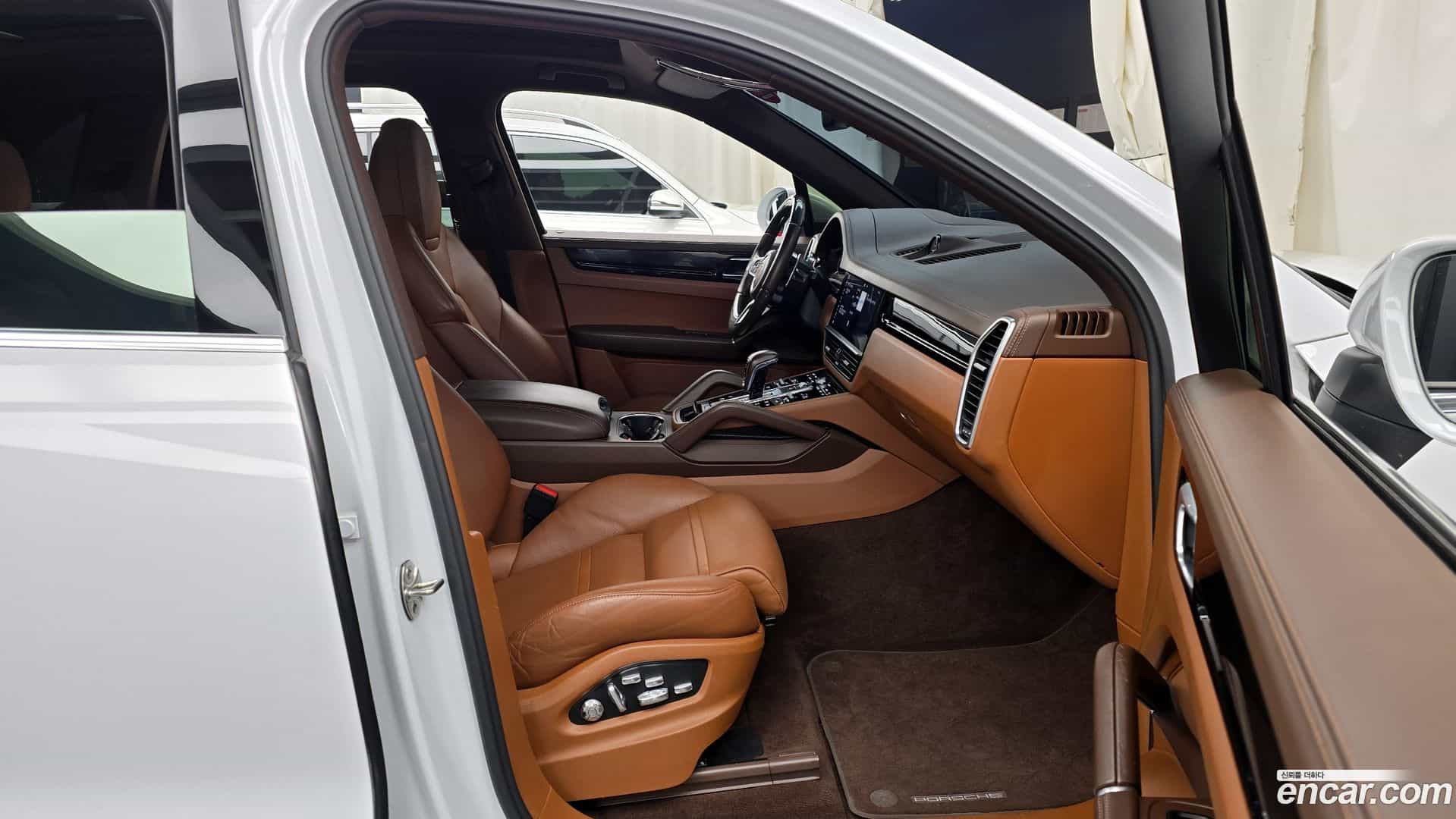 Cayenne Porsche 2020.11-OPTION-015