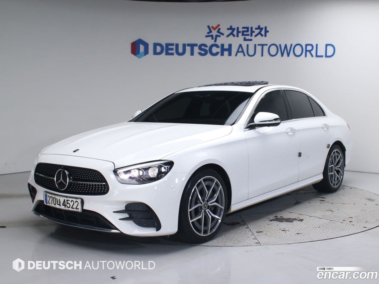 Main__Slider__Photo:E-Class Mercedes-Benz 2021.0-0